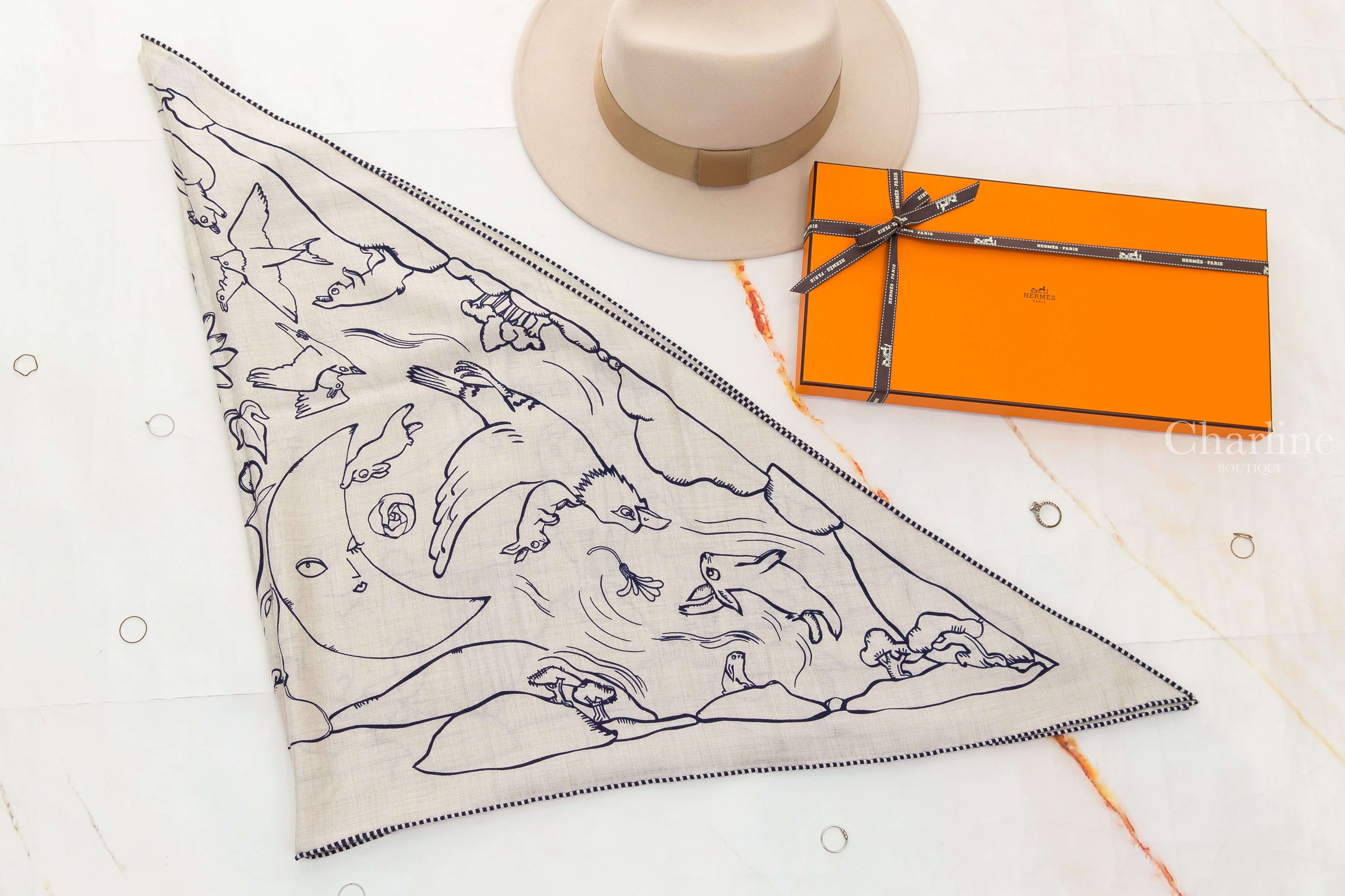Hermès Mille Et Un Lapins Triangle 自然色/水墨藍一千零一隻兔子咯什米爾真絲三角巾-Charline Boutique 精品代購