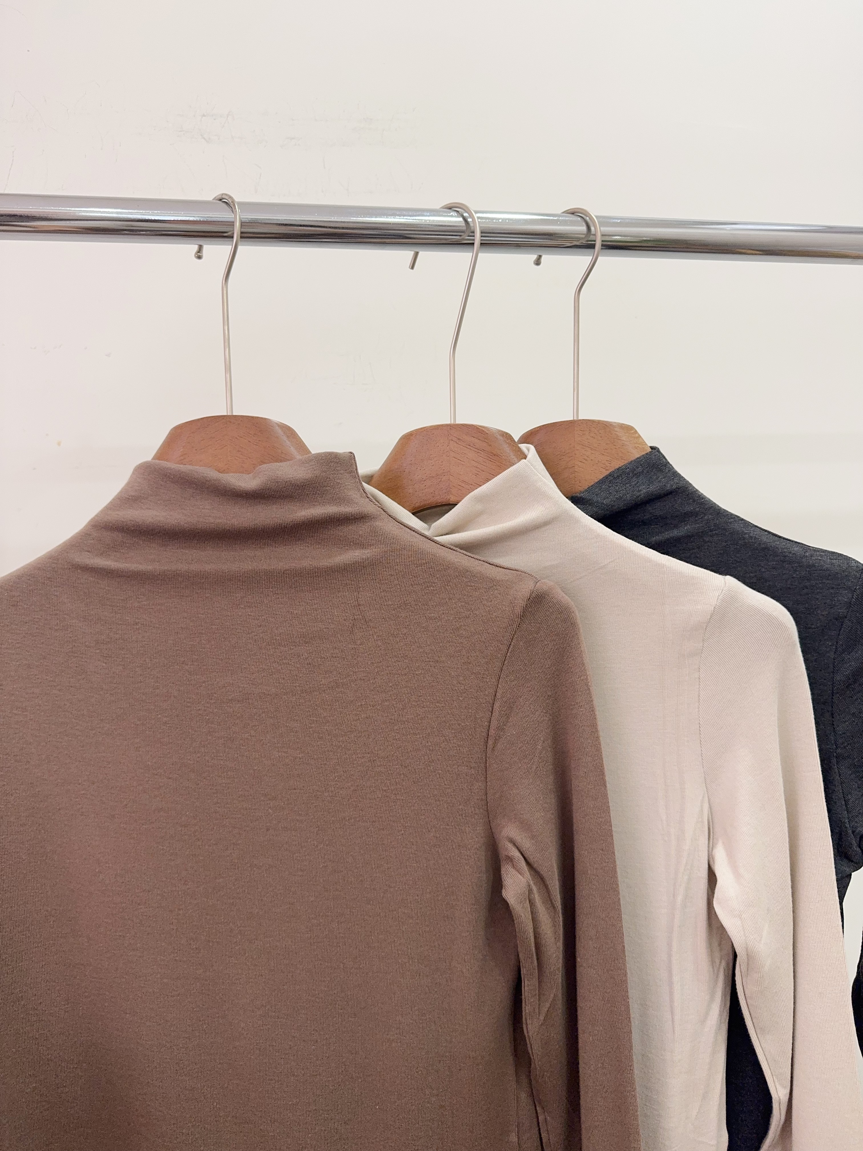 2056面膜家-不勒脖微高領打底上衣