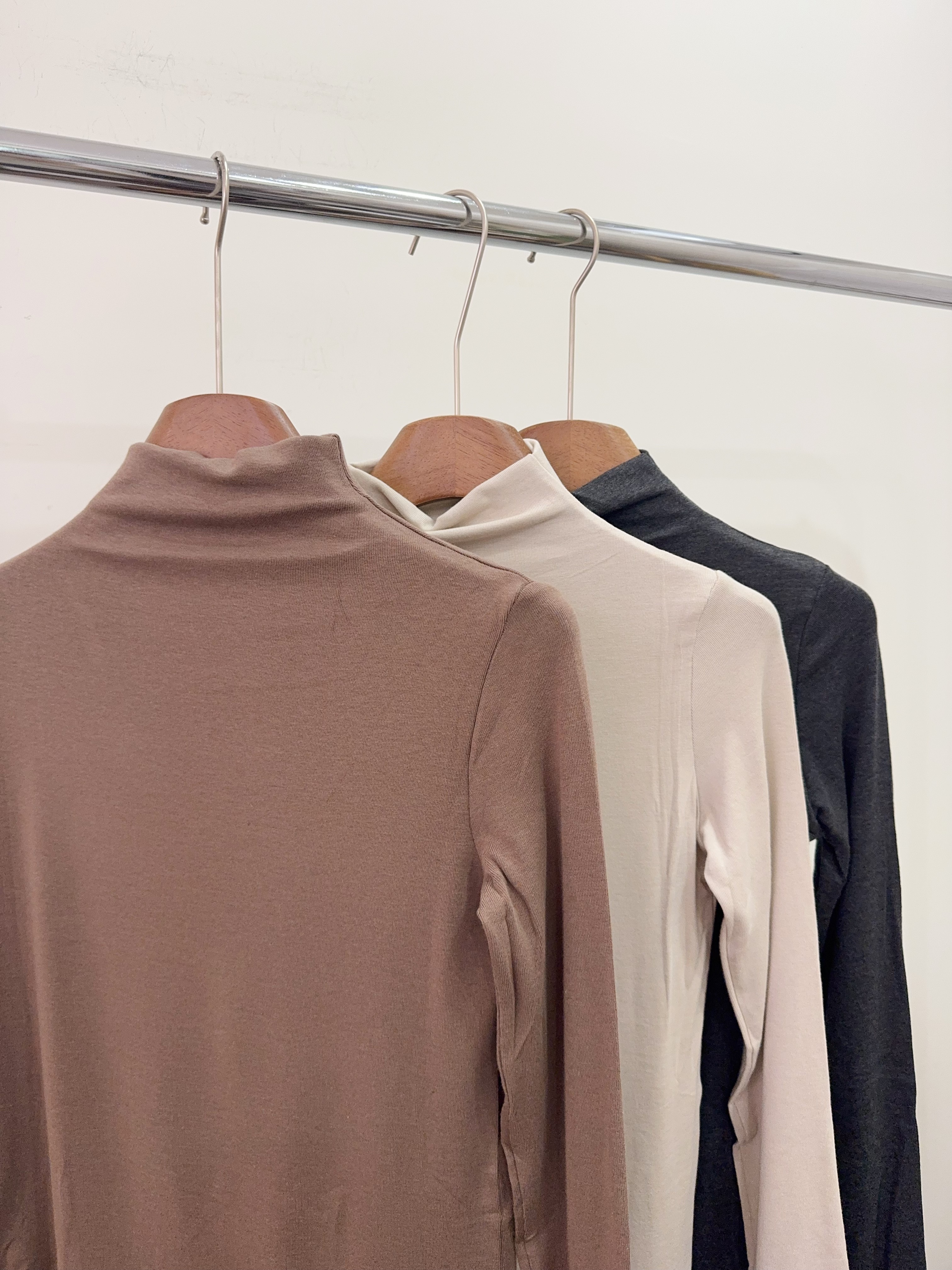 2056面膜家-不勒脖微高領打底上衣