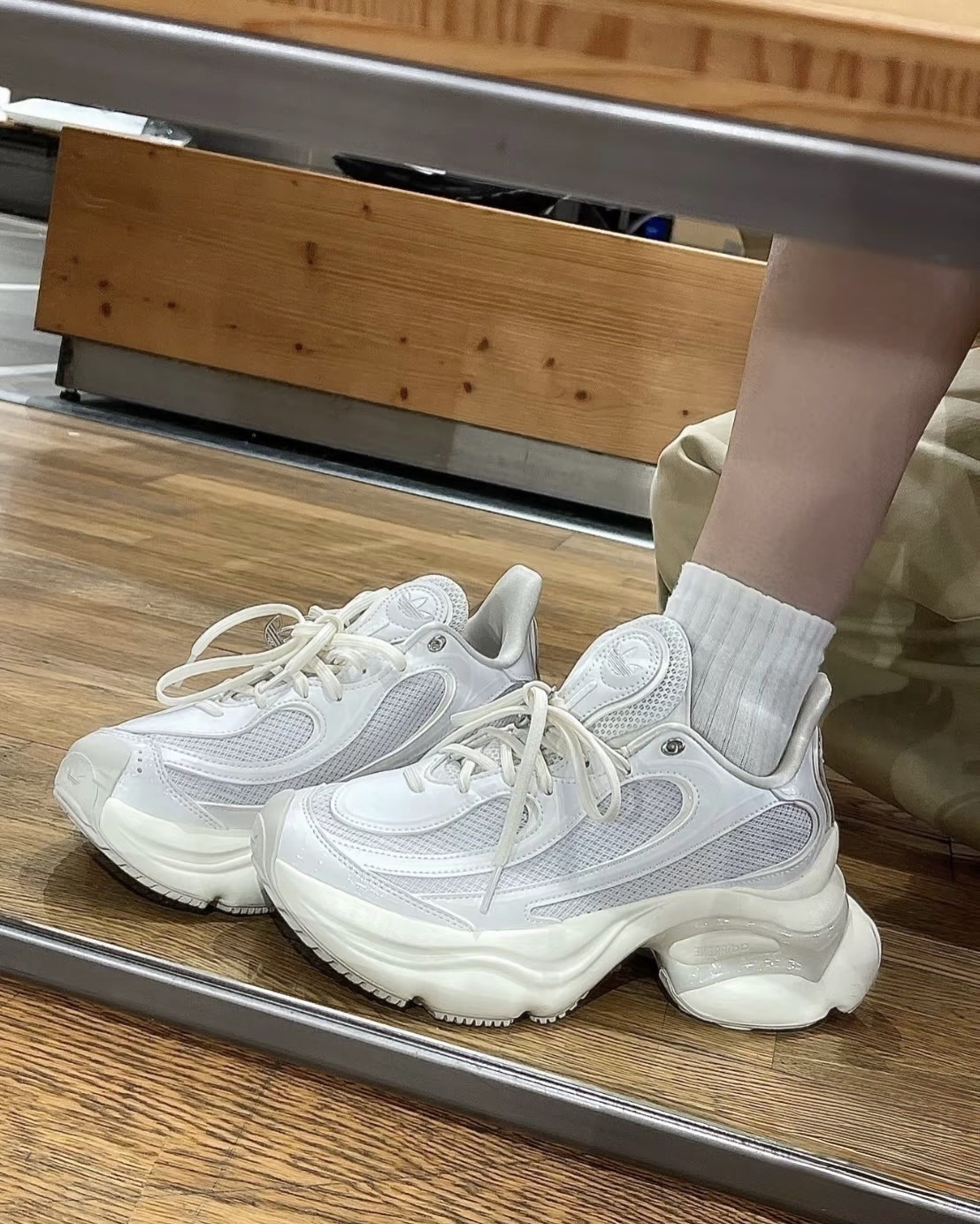 KTQ STORE ‧ Adidas OZVENUZ 奶油白灰米白增高 復古老爹鞋 hq2676