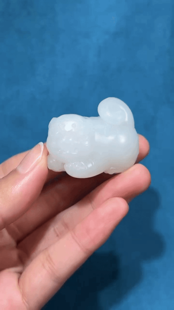 1218252 和田玉籽料萌虎