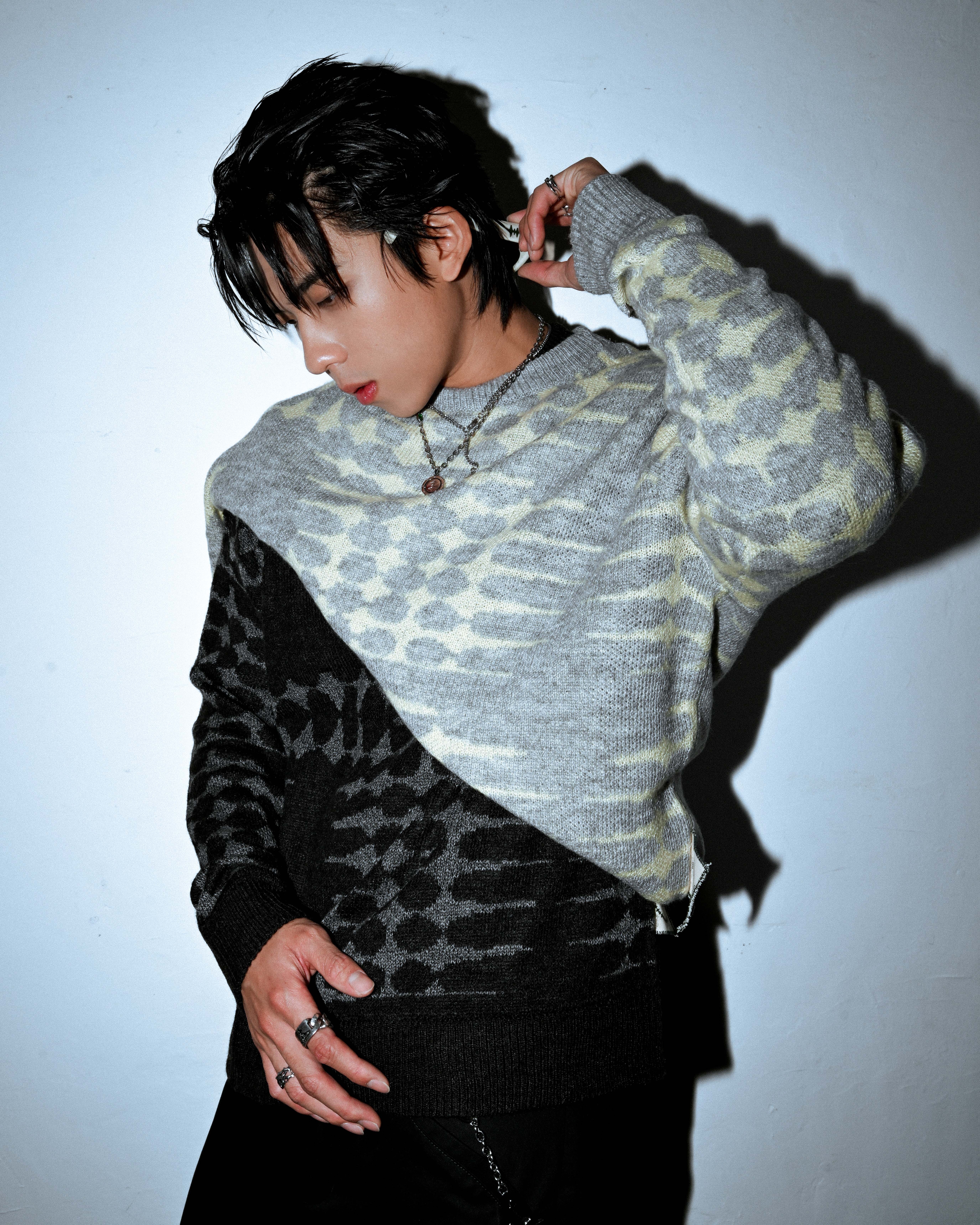 STELLAR BONE SWEATER - BLACK
