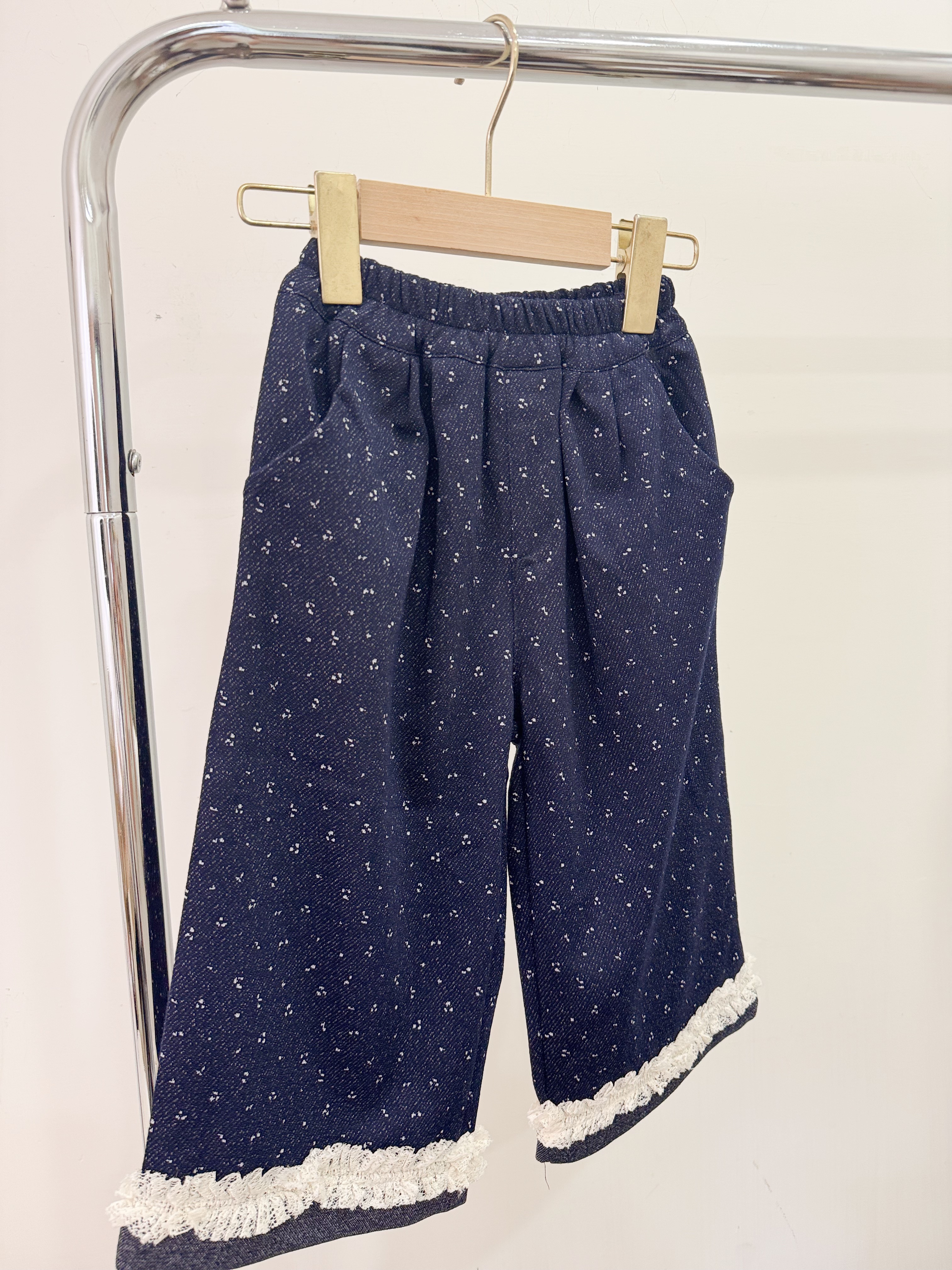 q013雜點花邊軟牛仔褲