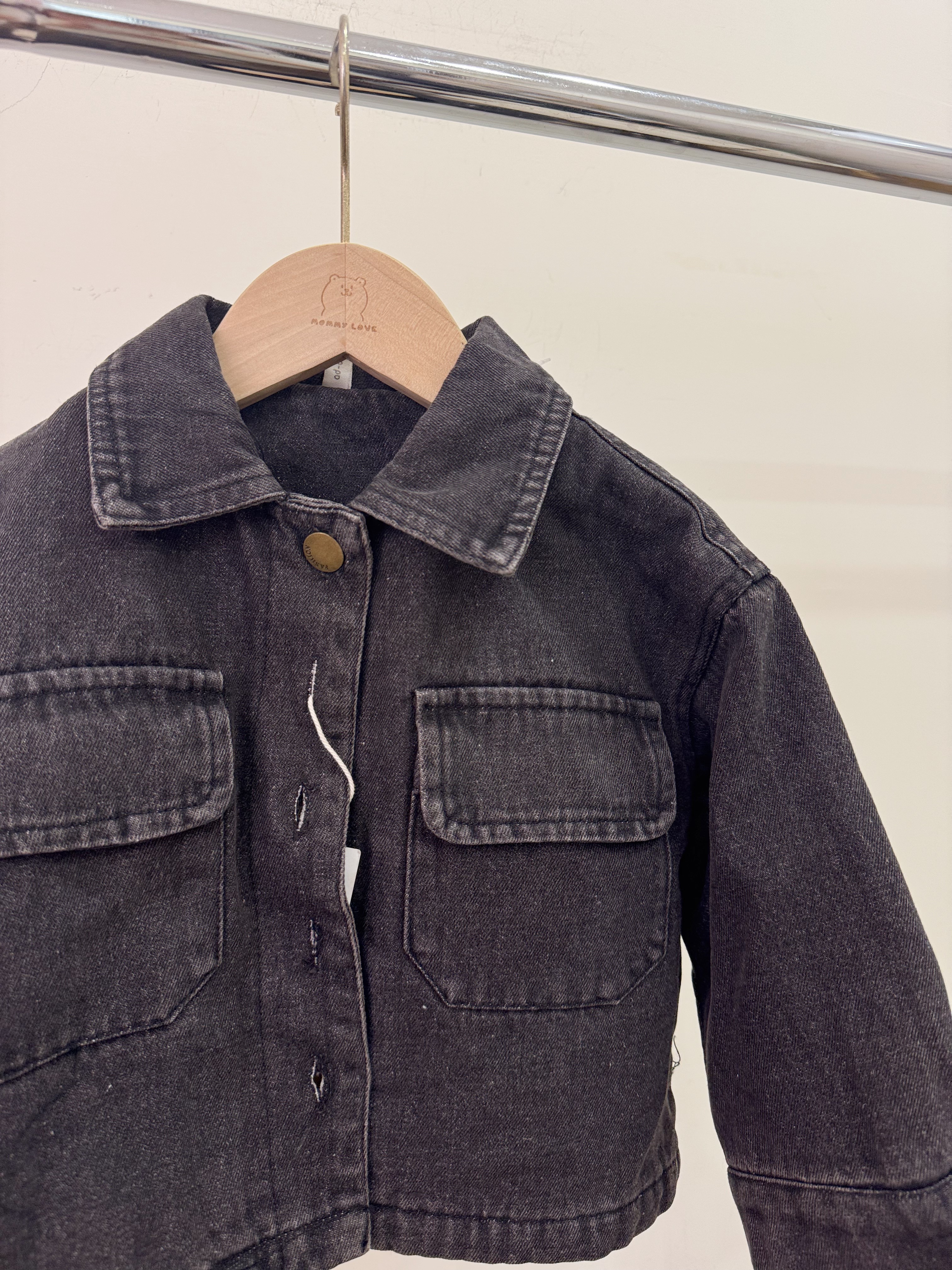 123586刺繡漢堡炭黑鋪棉牛仔外套e21