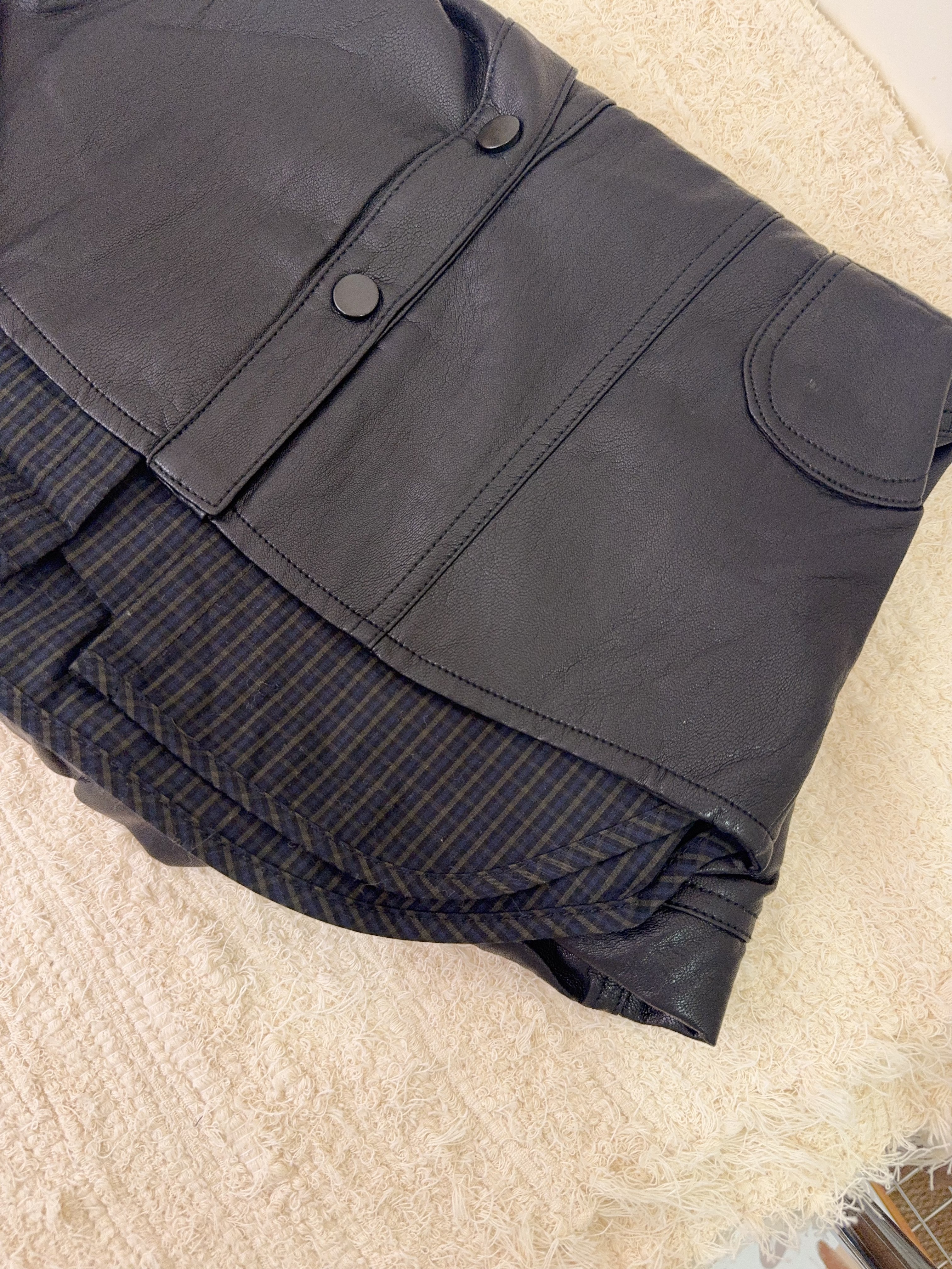 55301本人超好看的假兩件皮衣外套