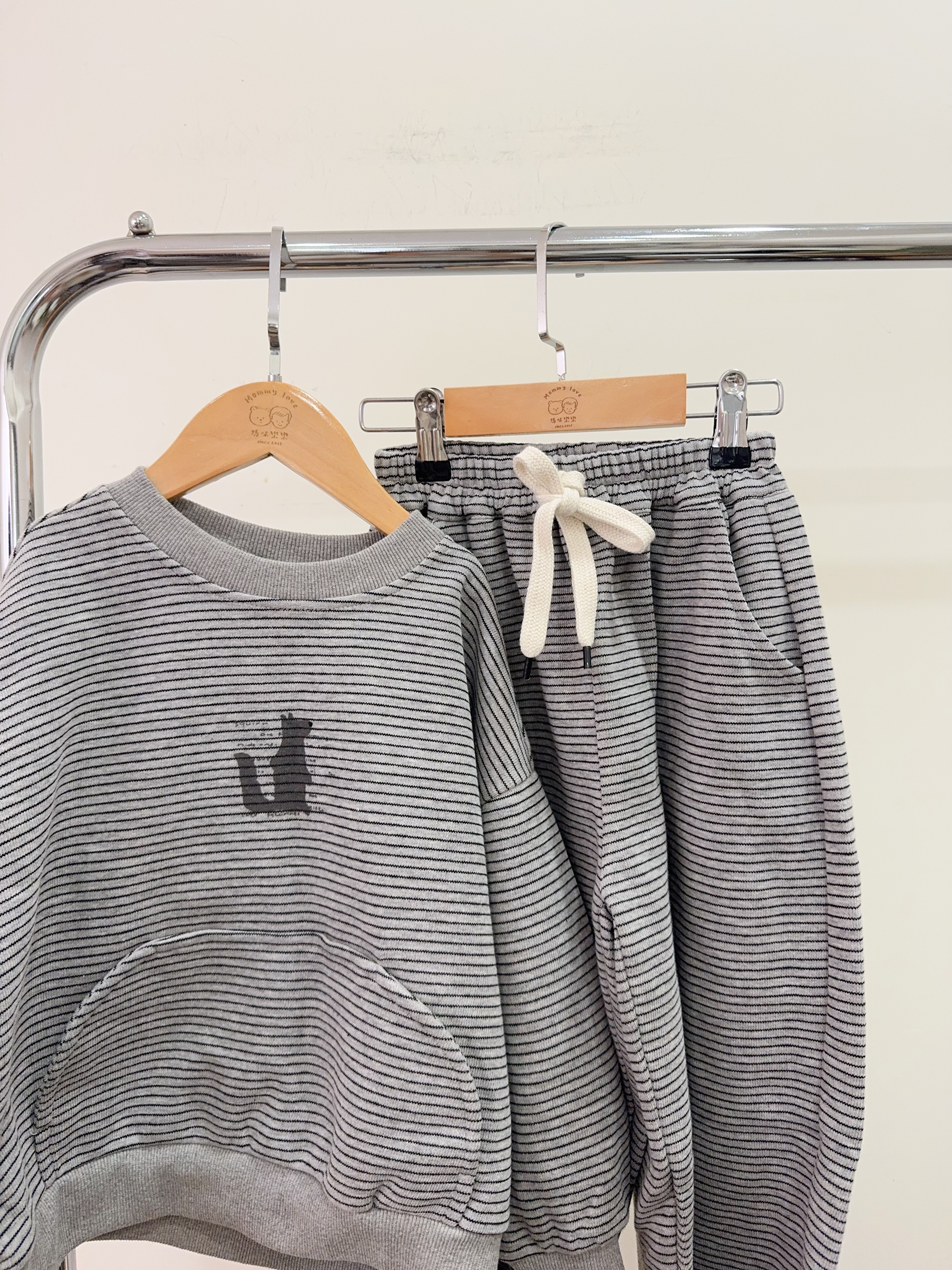 nh6707松鼠條紋套裝d02