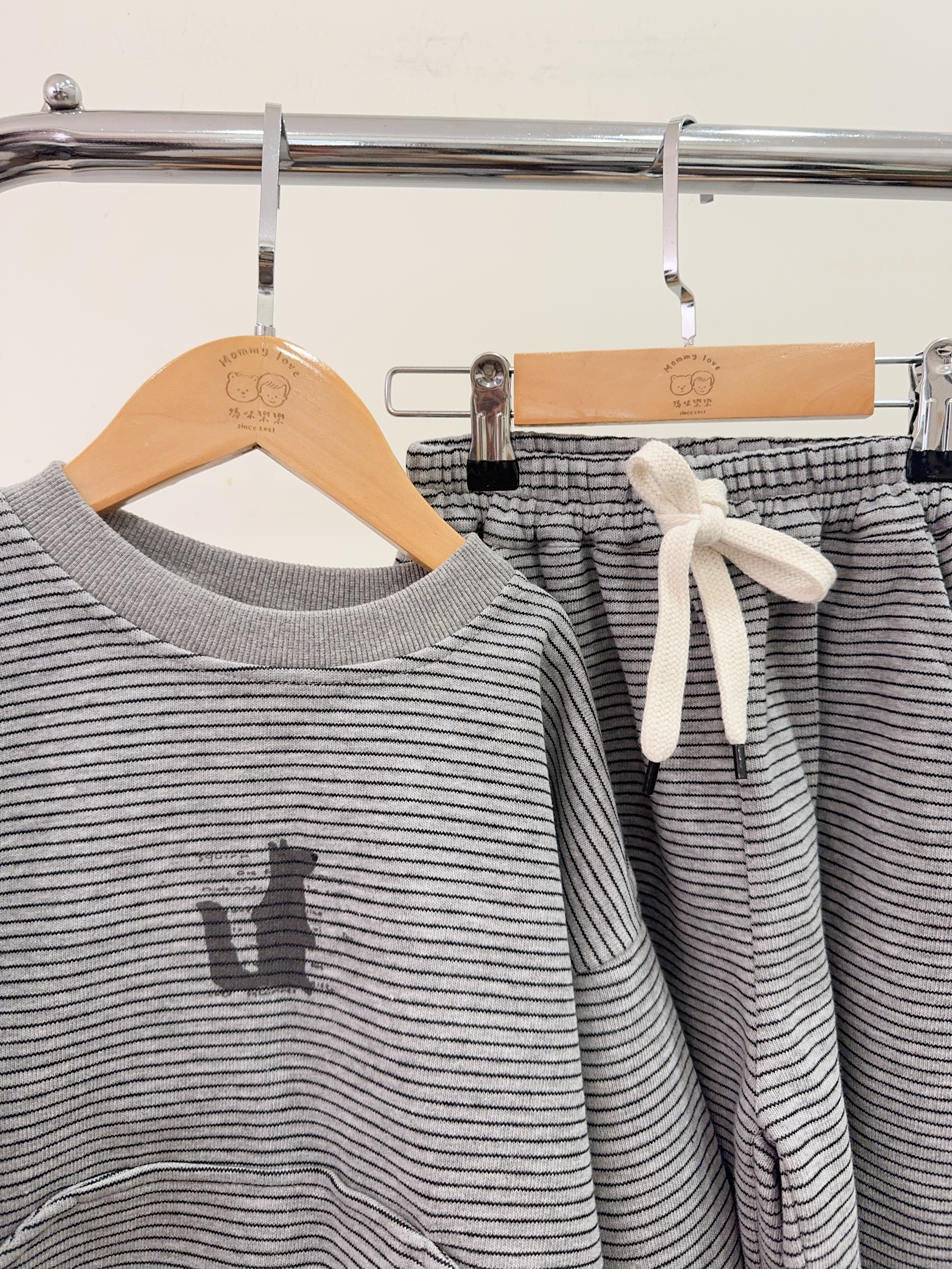 nh6707松鼠條紋套裝d02