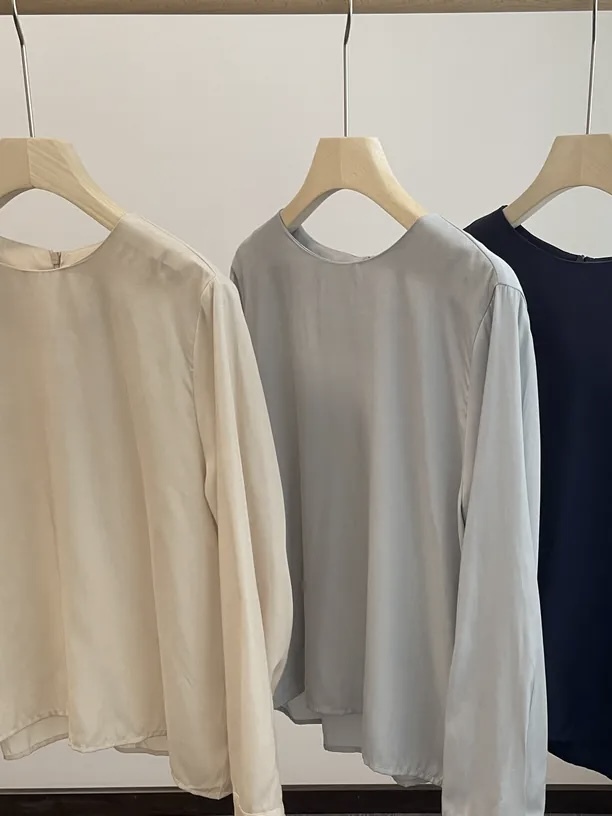 ❲現貨❳ 低調的優雅，圓領後拉鍊光澤襯衫 3色
