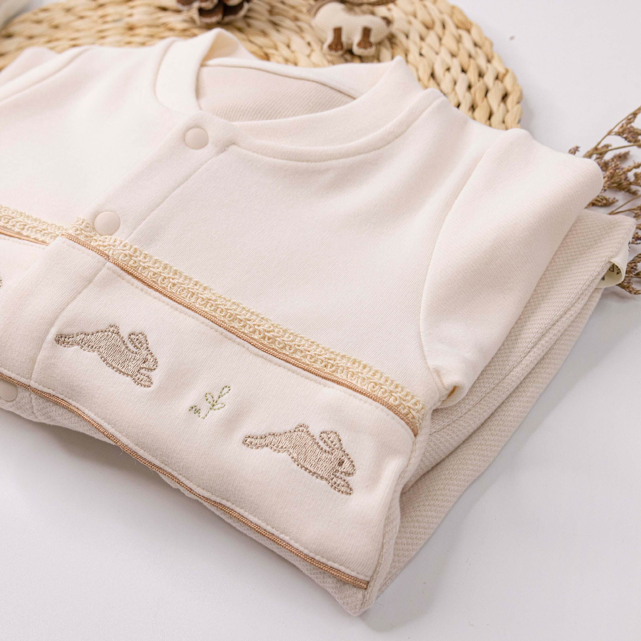 純淨系列【T3085】跳躍兔兔刺繡連身衣