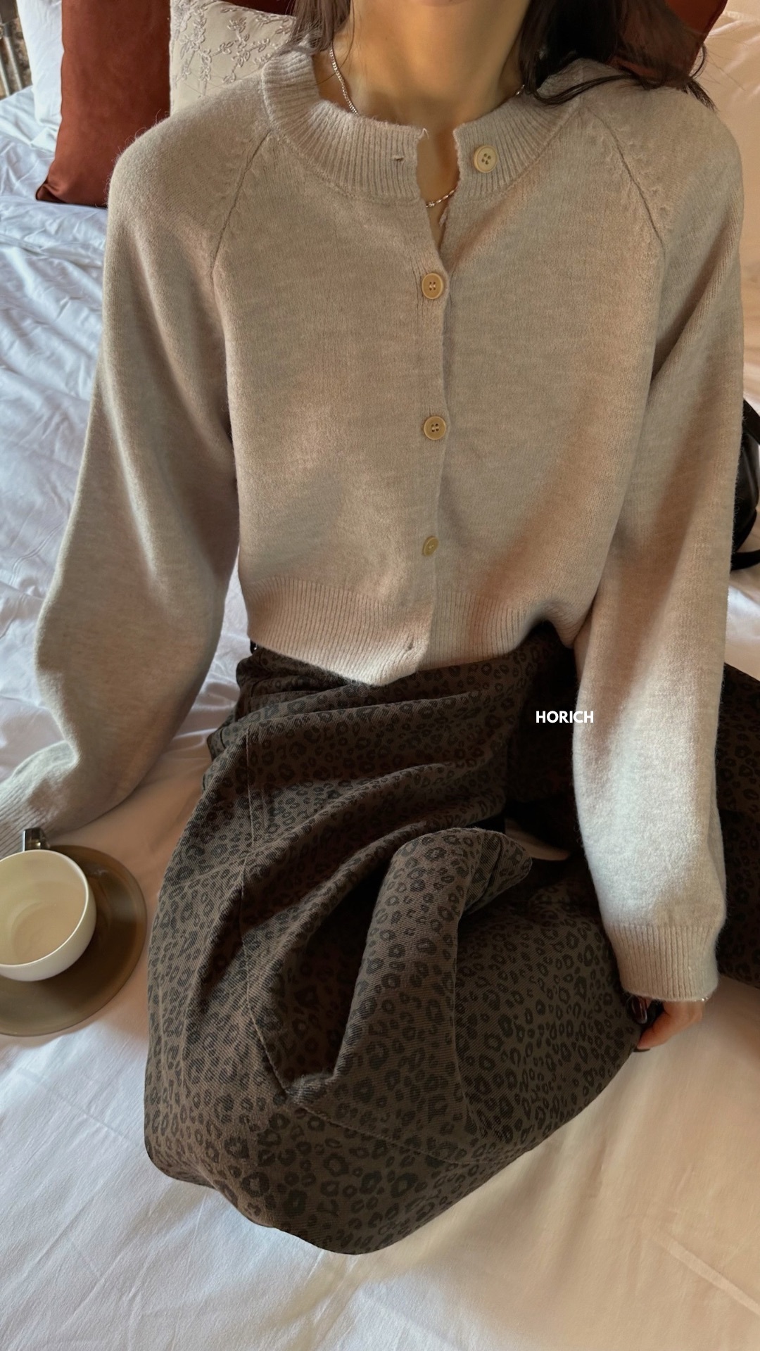 𝗗𝗲𝗰.𝟮𝟯 / 8006-選色障礙短版圓領排釦針織外套(5色) /淺灰