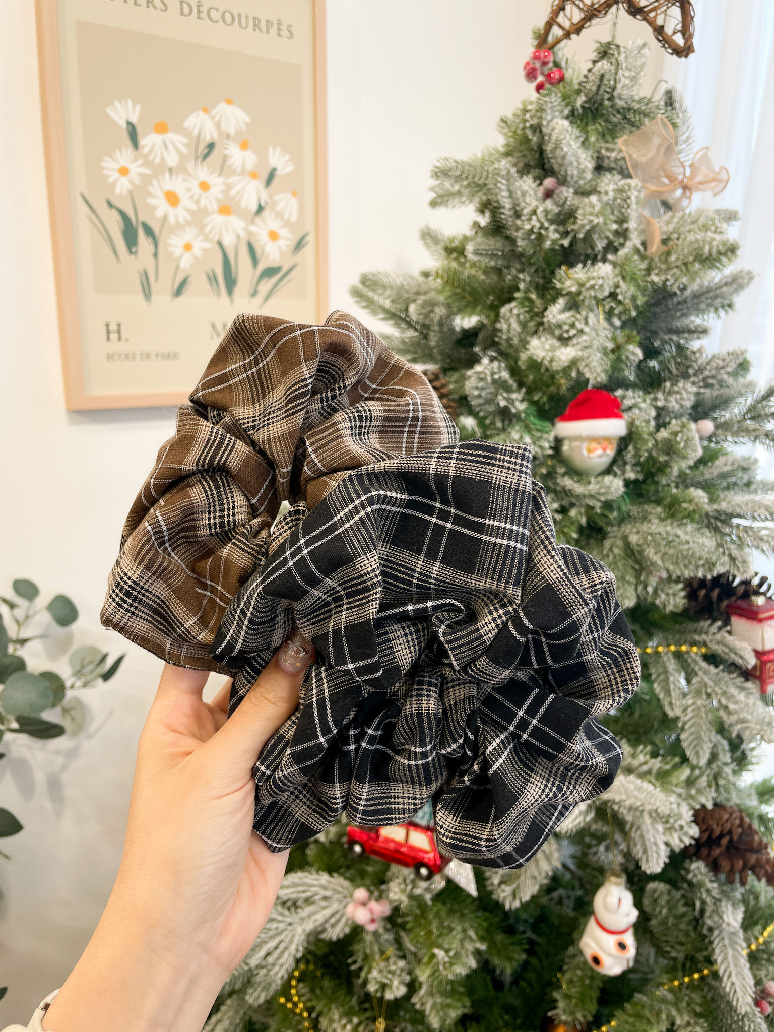 AC174 England Checkered Scrunchies