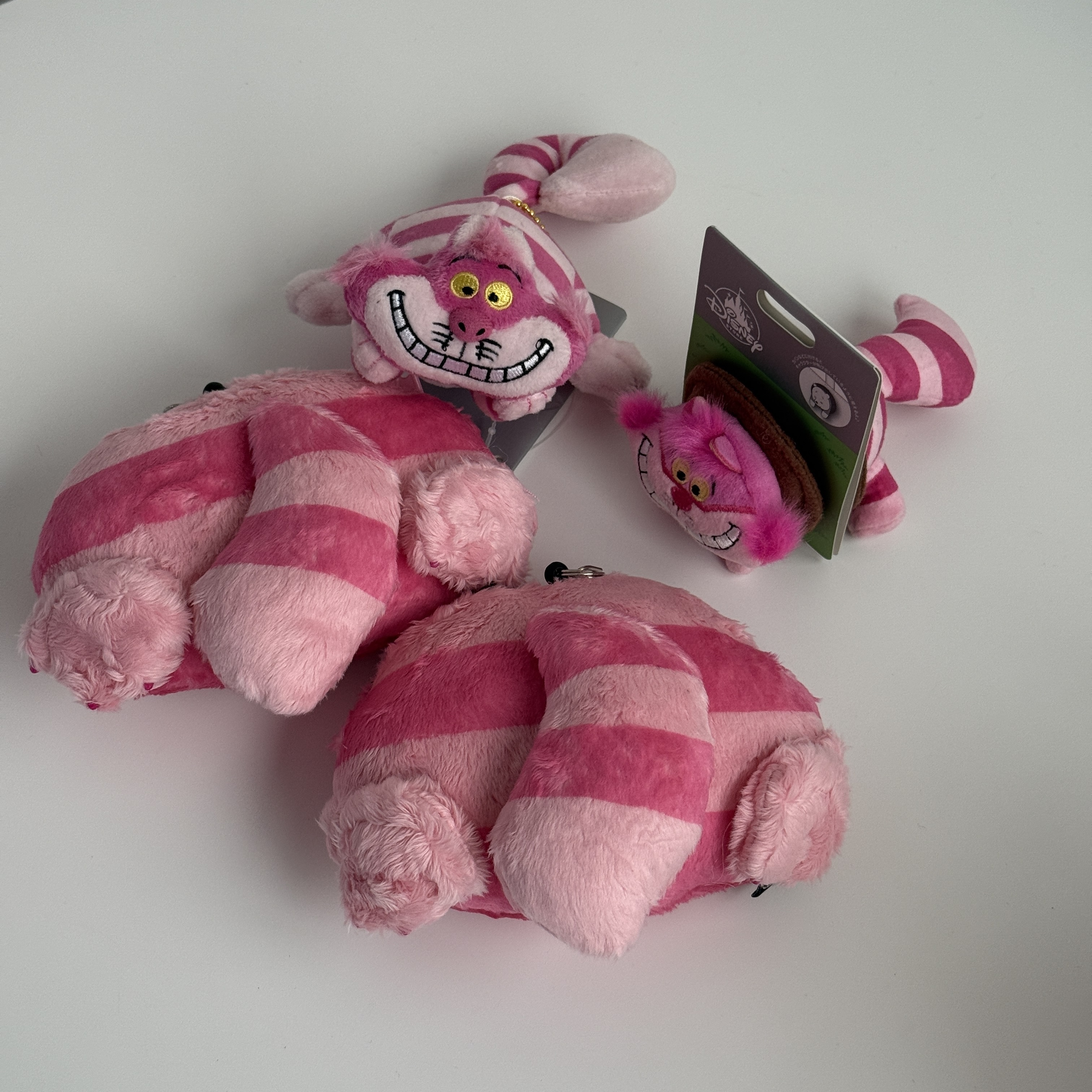 現貨┃日本 愛麗絲夢遊仙境 妙妙貓 柴郡貓 尾巴 伸縮 車票夾 別針 吊飾