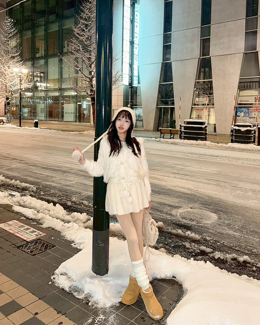 LINA LINA可愛淪陷絨毛球球蝴蝶結鬆緊褲裙-溫柔杏