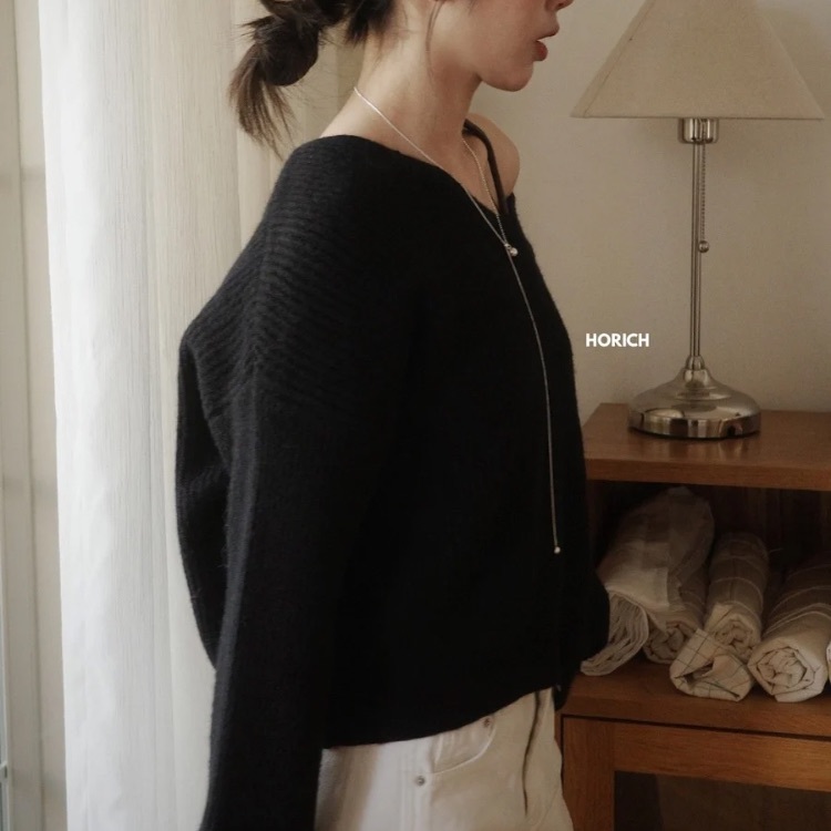 𝗗𝗲𝗰.𝟮𝟯 / 3690-必入！短版可拉一字領針織毛衣(4色) / 黑色