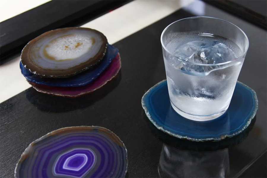 amabro-CRYSTAL 瑪瑙杯墊,獨一無二的形狀和花色。不只做為杯墊,也可做為室內擺飾