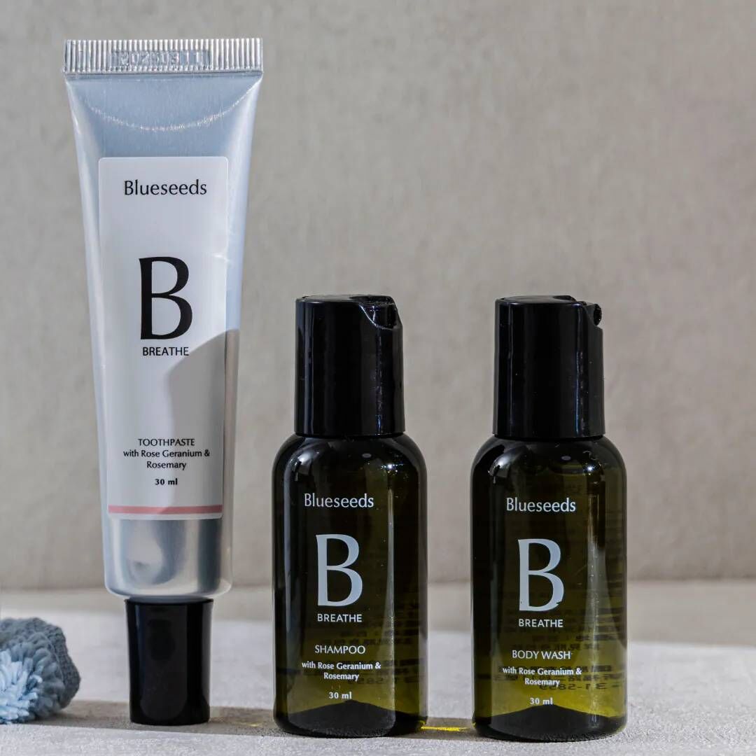 玫瑰香氛小油組(玫瑰天竺葵迷迭香精油旅行組+花萃保濕精露噴霧 30ml x1+晨曦玫瑰焕顏精油露 5ml x1)｜下單贈玫瑰精油潔牙膏30ml