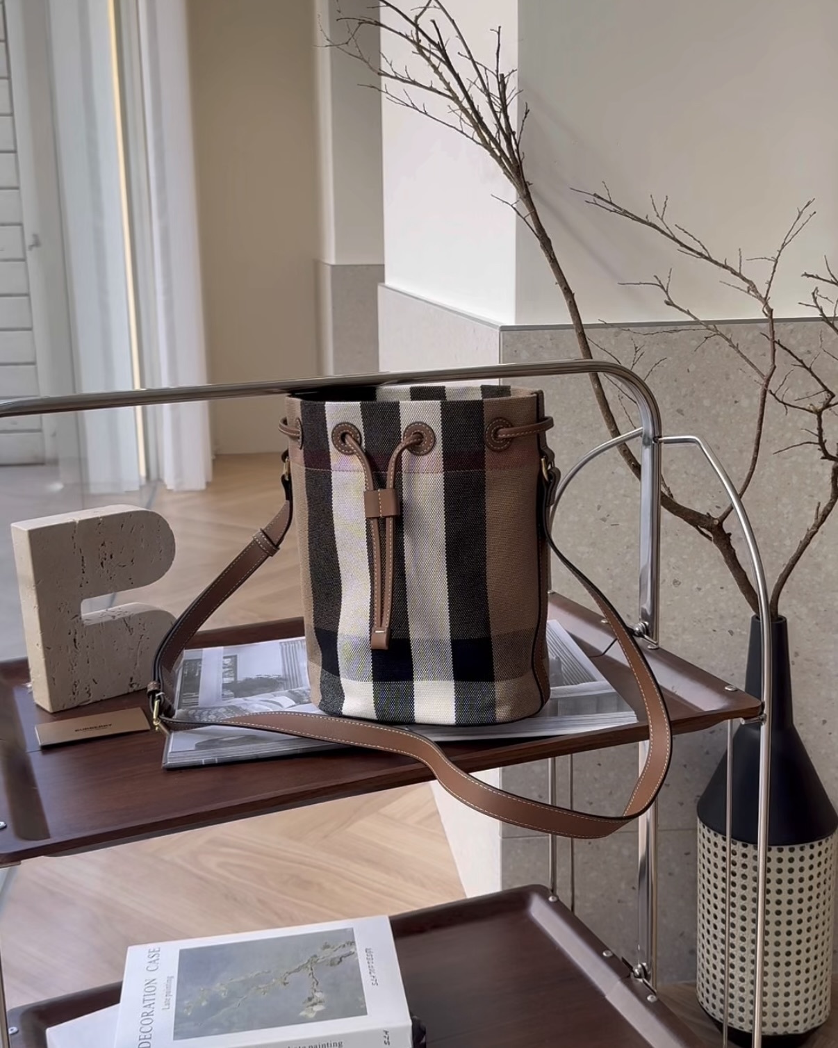 BURBERRY｜格紋抽繩水桶包 棕色