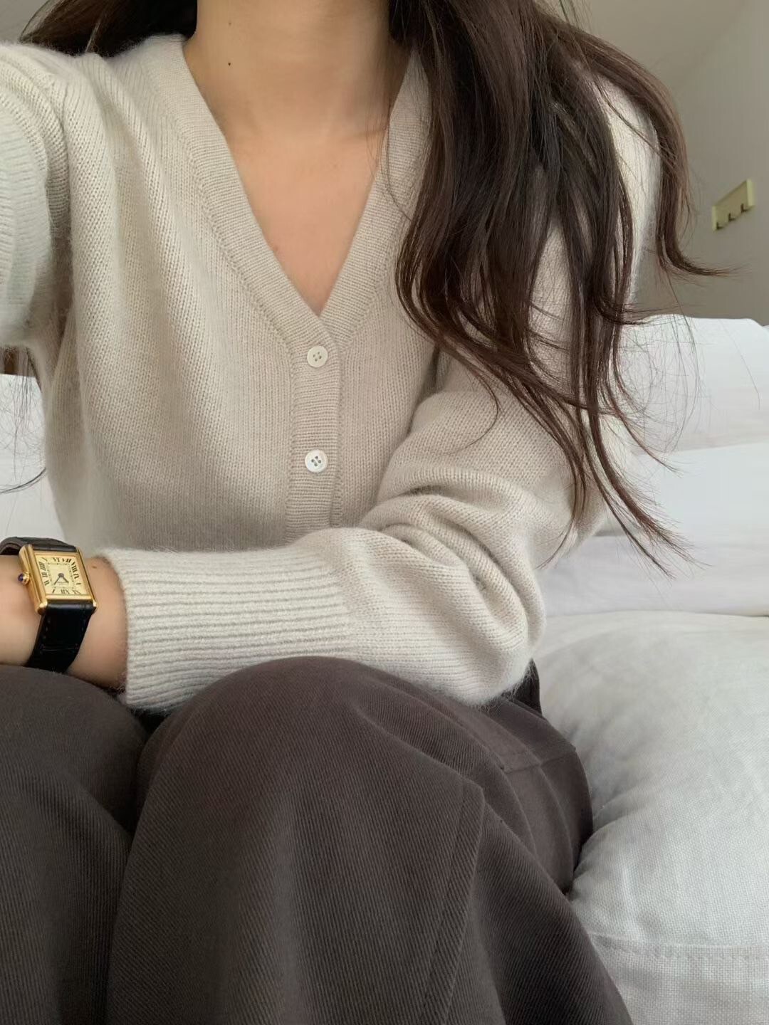 氣質女子百搭V領排釦浣熊毛上衣罩衫 / 4色