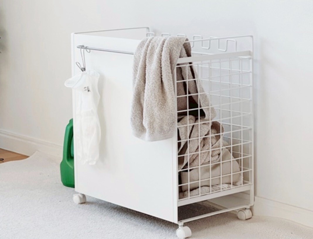 雲朵白多功能鐵製推輪式洗衣收納籃