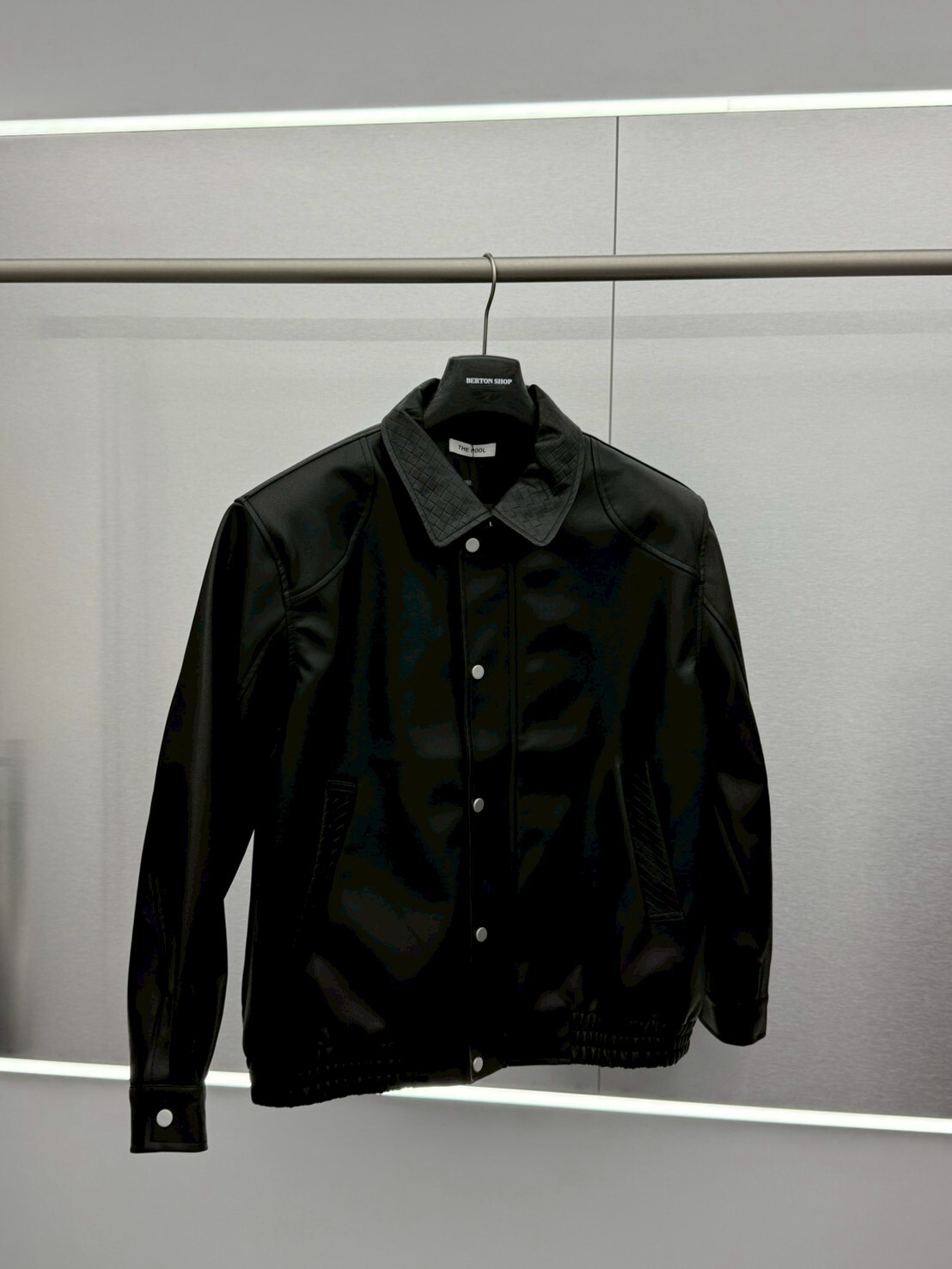 菱格紋翻領皮外套