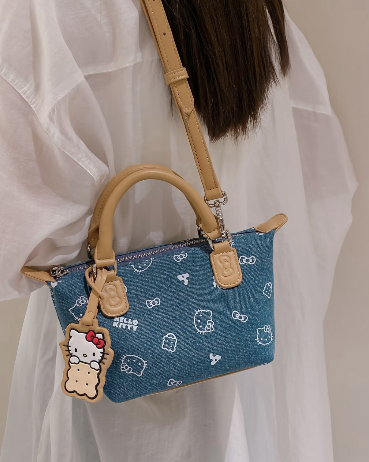 <正版授權>HELLO KITTY 牛仔 保齡球包 水餃包 手提包 波士頓包 共2款