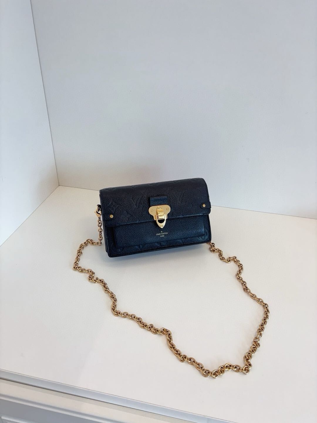 【98新】LV  Vavin WOC 黑金壓紋鏈條包