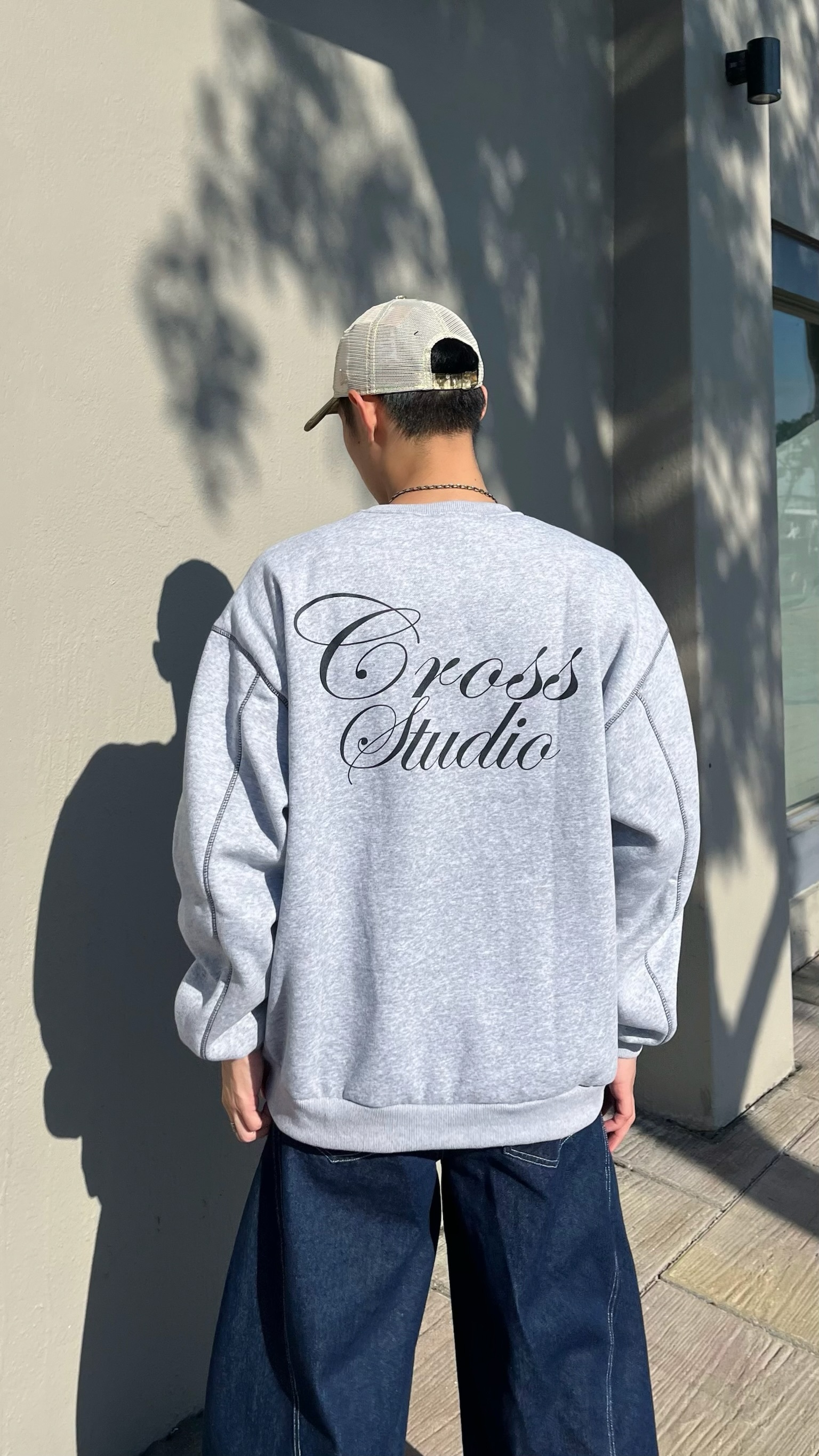 Cross Studio 反車線草寫大學Tee (2colors)
