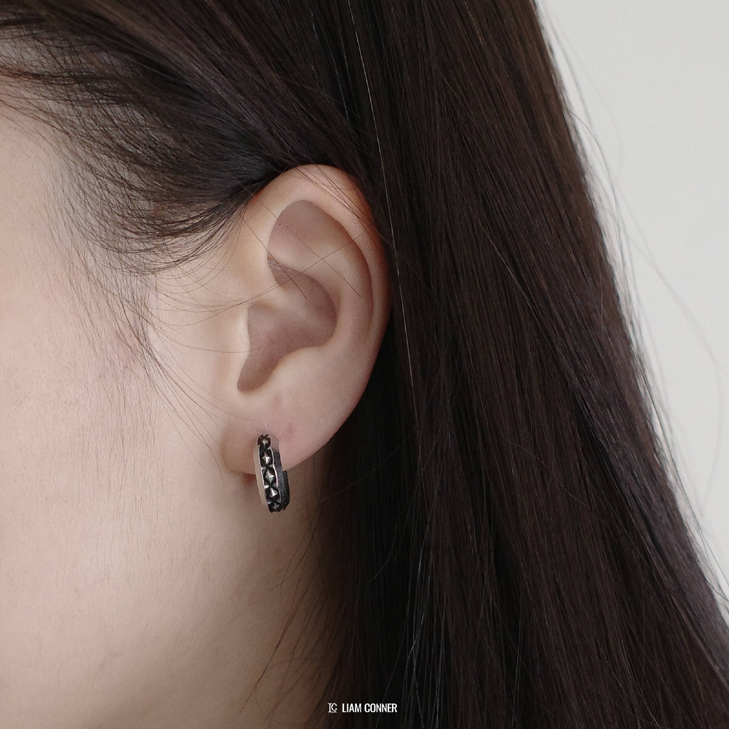 Liam Conner Decorative Rivet Earrings 立體鉚釘耳環