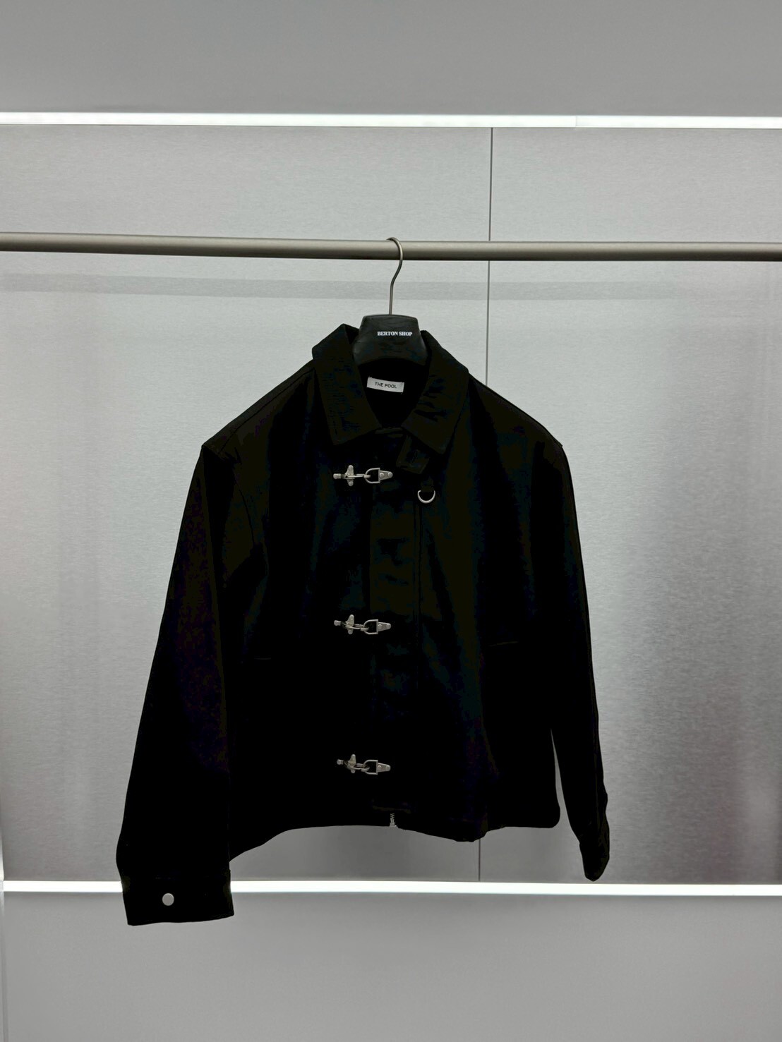 牛角扣短版外套