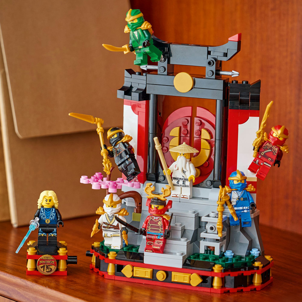71866 - Ninja Character Display 15thAnniversary