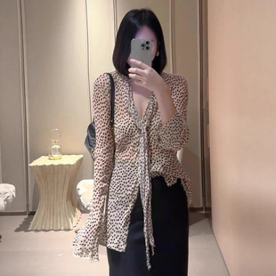 波點V領雪紡上衣