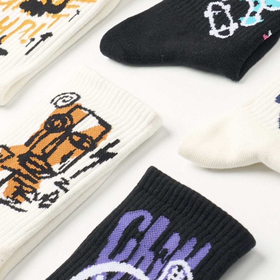 Primeet 塗鴉字母 抗菌防臭 吸濕排汗 中筒襪 長襪 AB33760H