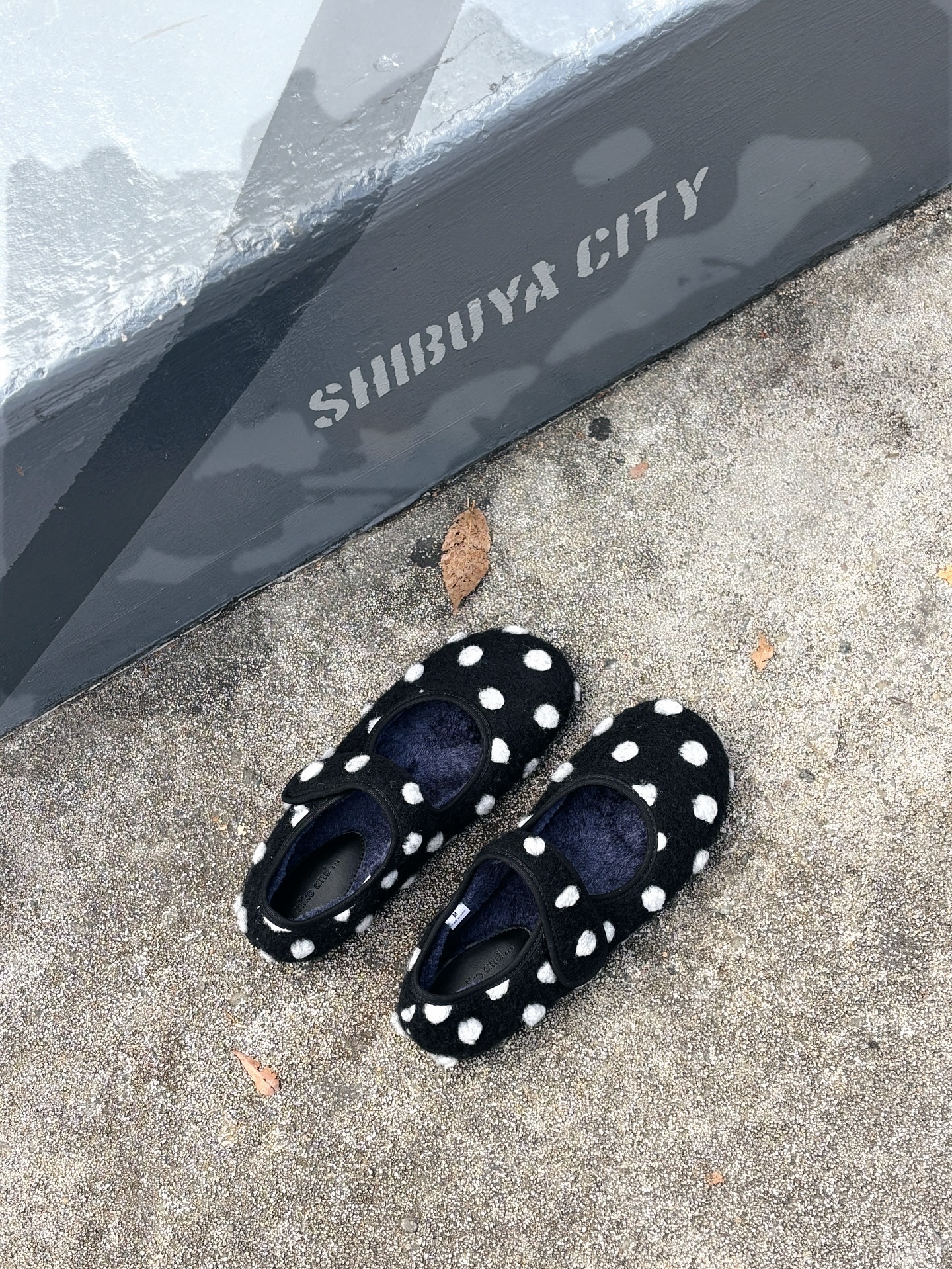 niko and ... 日本限定 圓點 黑色 白色 刷毛 可愛 瑪莉珍鞋