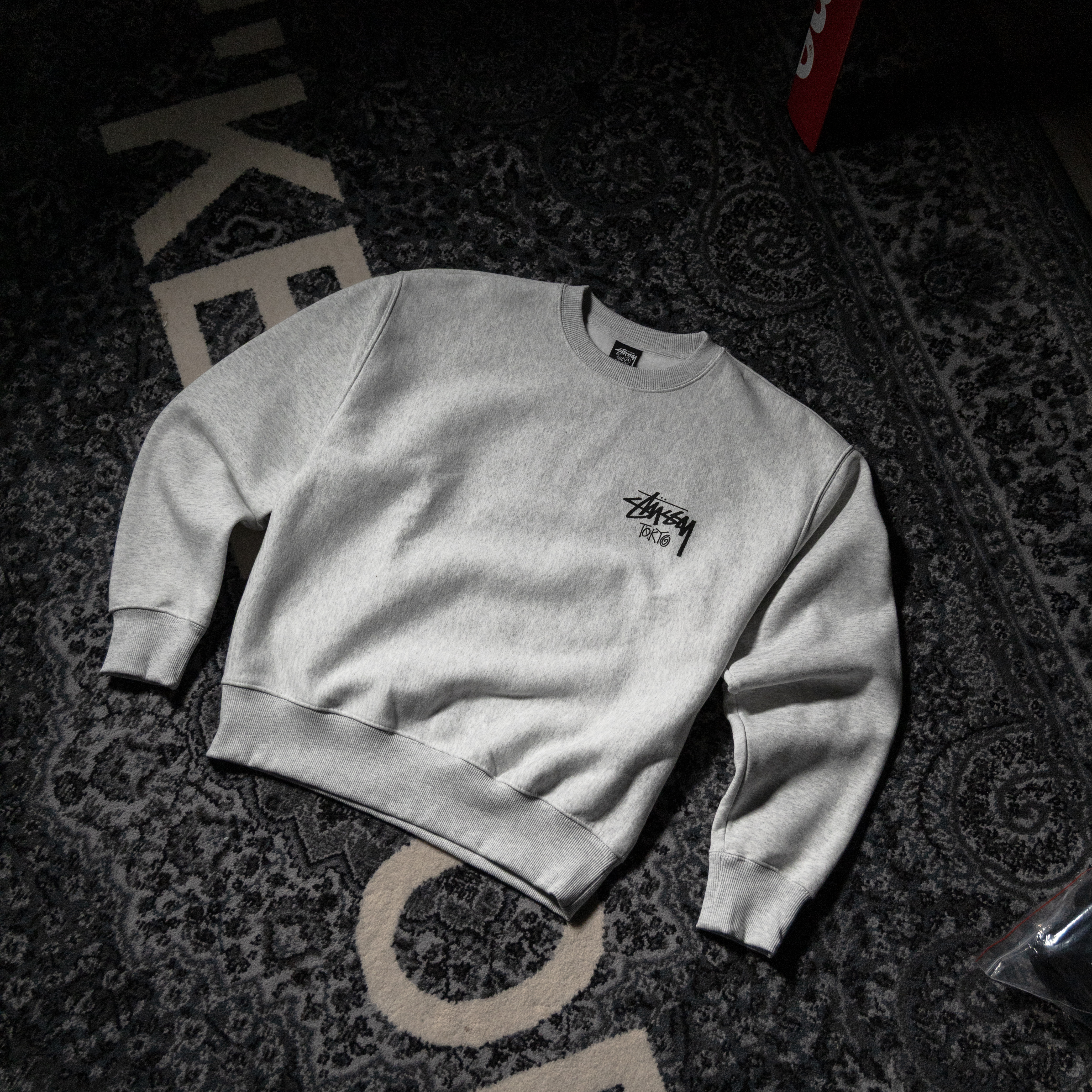 -(B017)-STUSSY TOKYO CREWNECK  FW25 草寫 LOGO 東京限定 衛衣 大學Ｔ黑色/灰色-25F3913987
