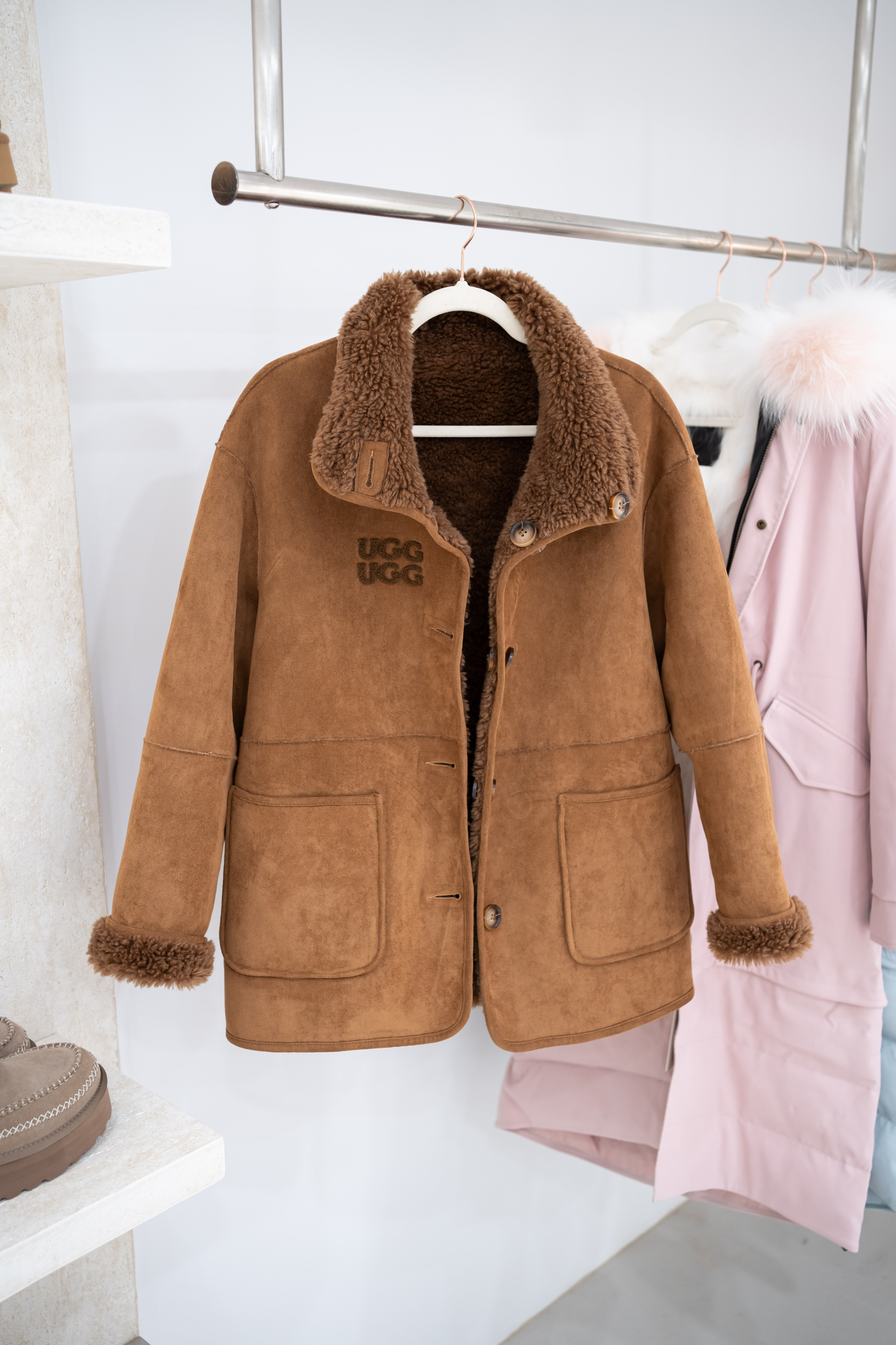 【兩色入】UGG Ozlana Double Logo Reversible Shearling Coat