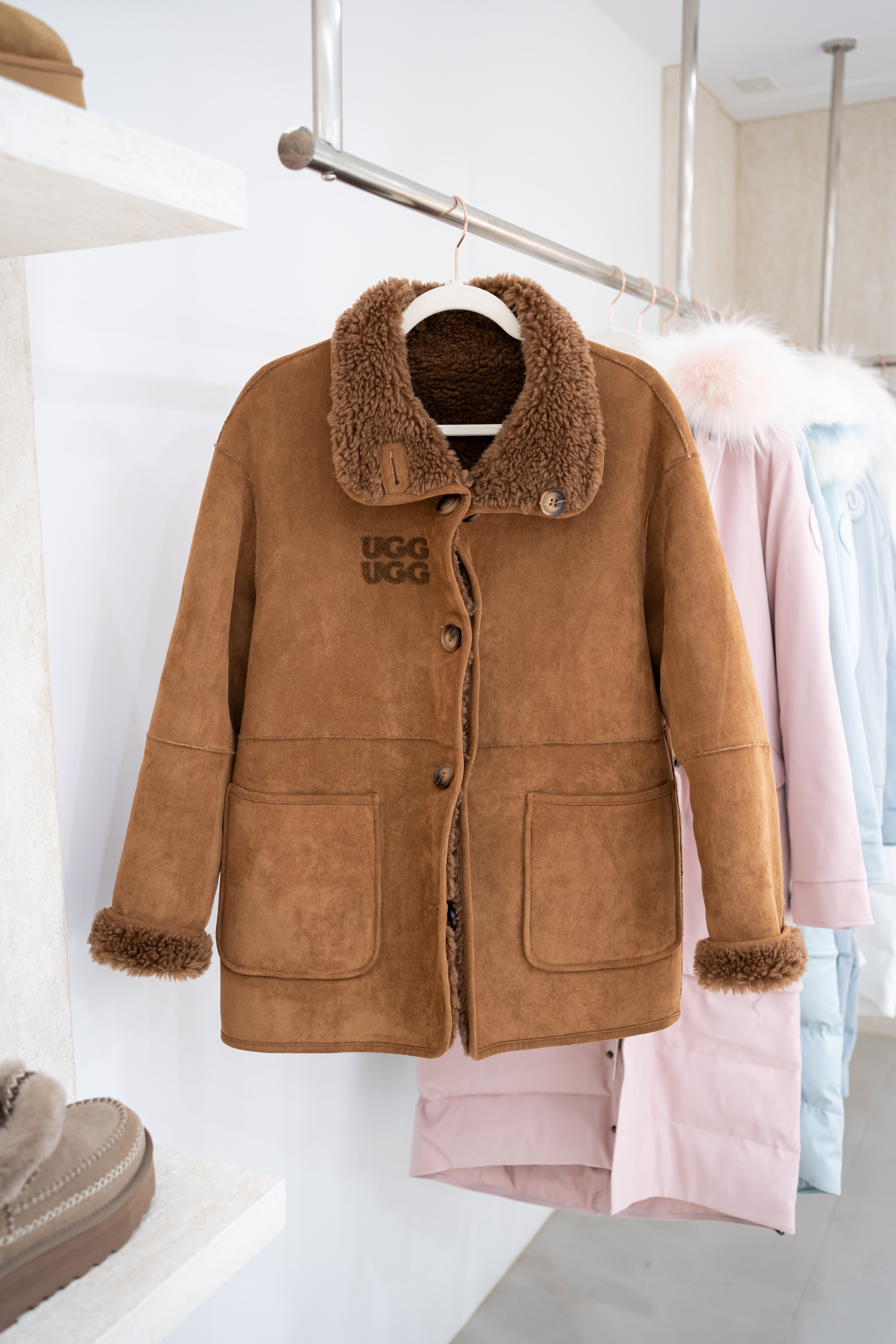 【兩色入】UGG Ozlana Double Logo Reversible Shearling Coat