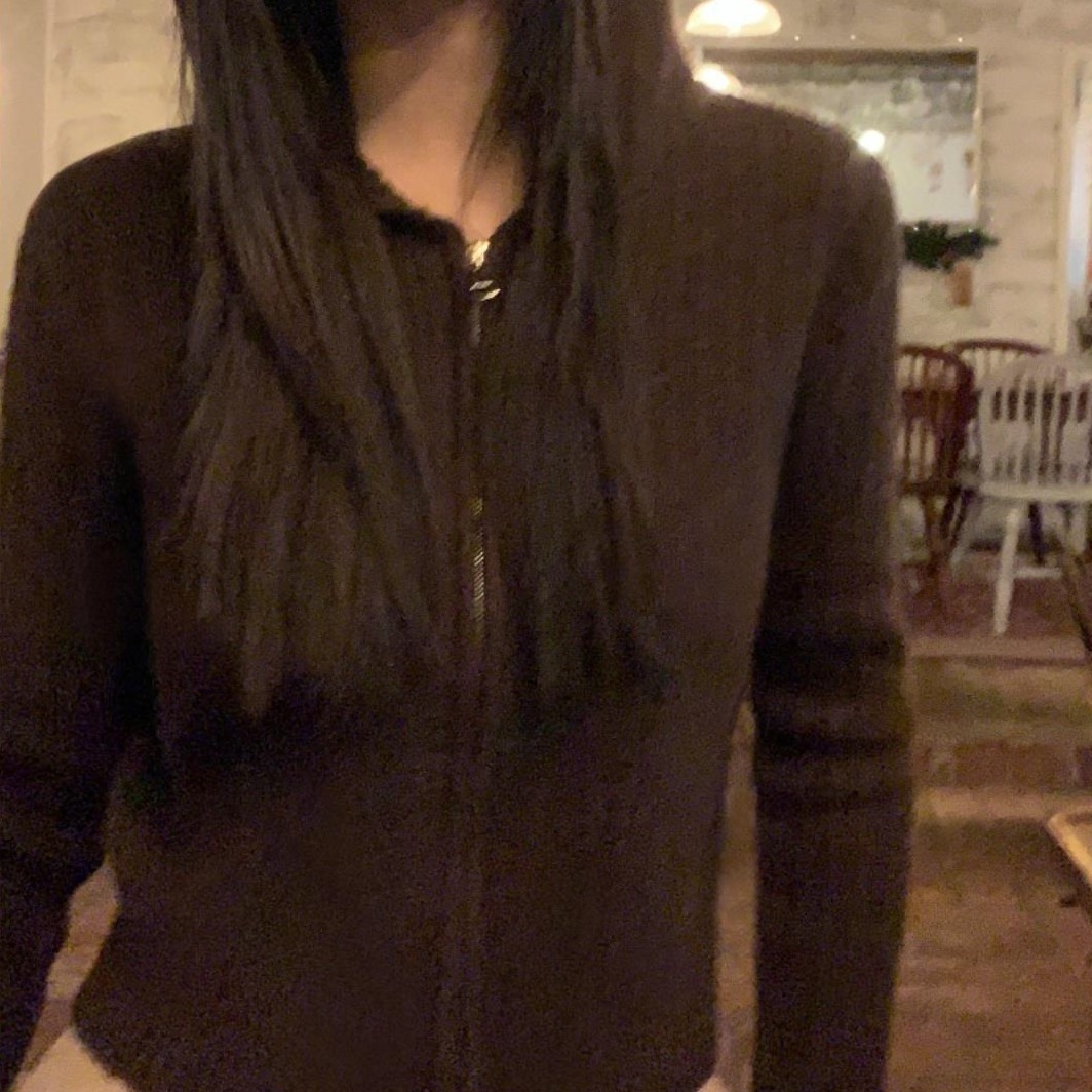 ᴷᴼᴿᴱᴬ 🇰🇷暖杏光感修身直紋拉鍊針織上衣 (四色）