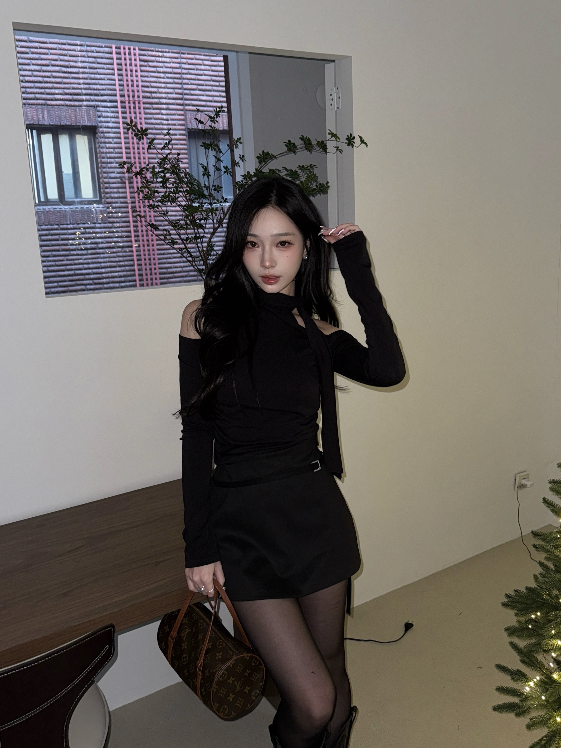 【現貨】M21 Gallery 送腰帶 高質感皮絨短裙 (霧黑)