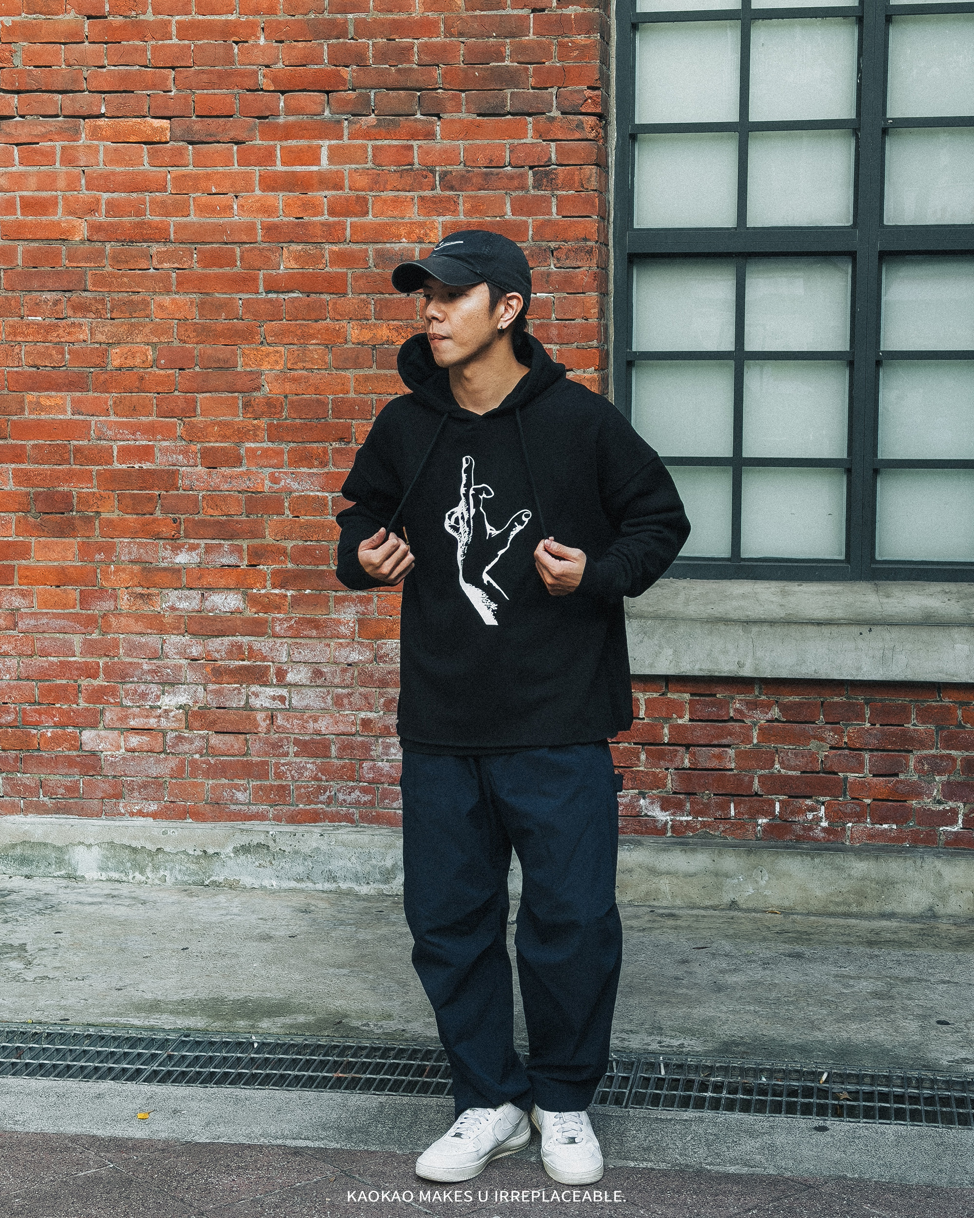 VLONE "SCHOOL"手指印花帽T