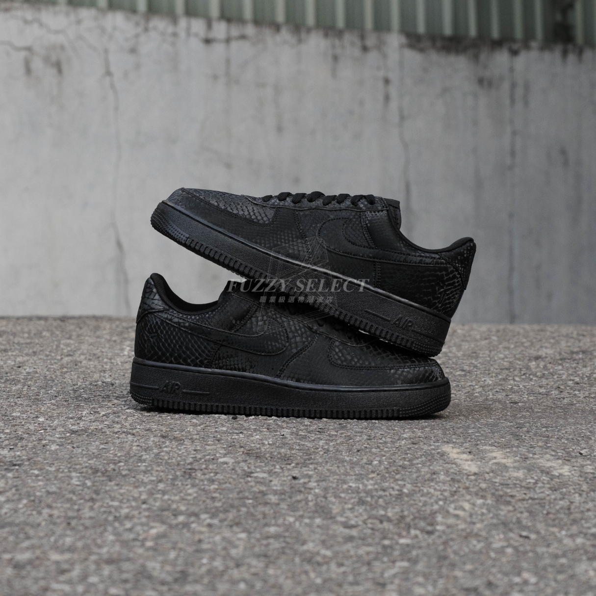 【逢甲FUZZY】Kobe Bryant x Nike Air Force 1 "Triple Black"  蛇鱗黑 刺繡 IB0018-003