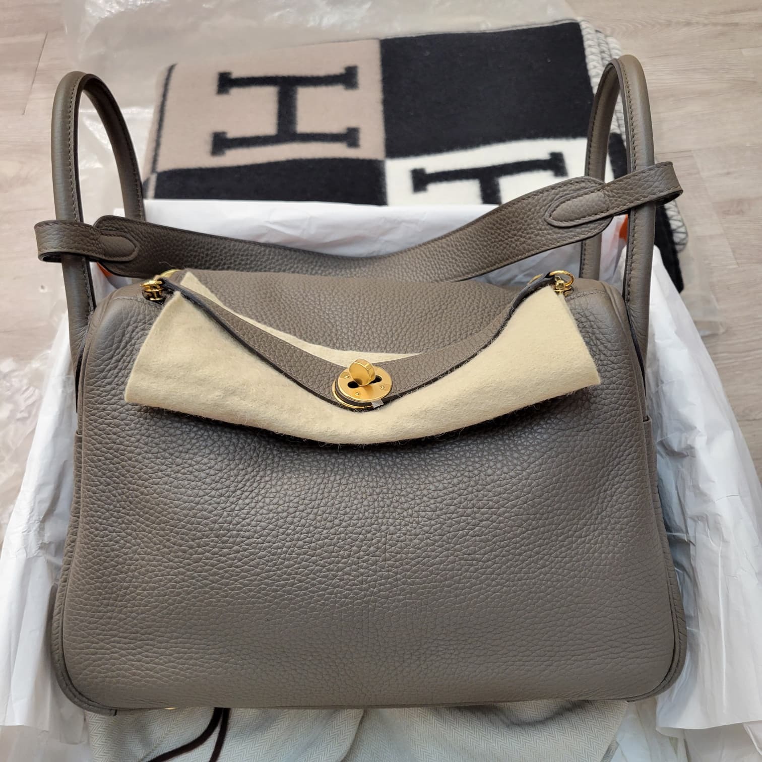 98%NEW HERMES LINDY 30 8F ETAIN CC石器灰金扣