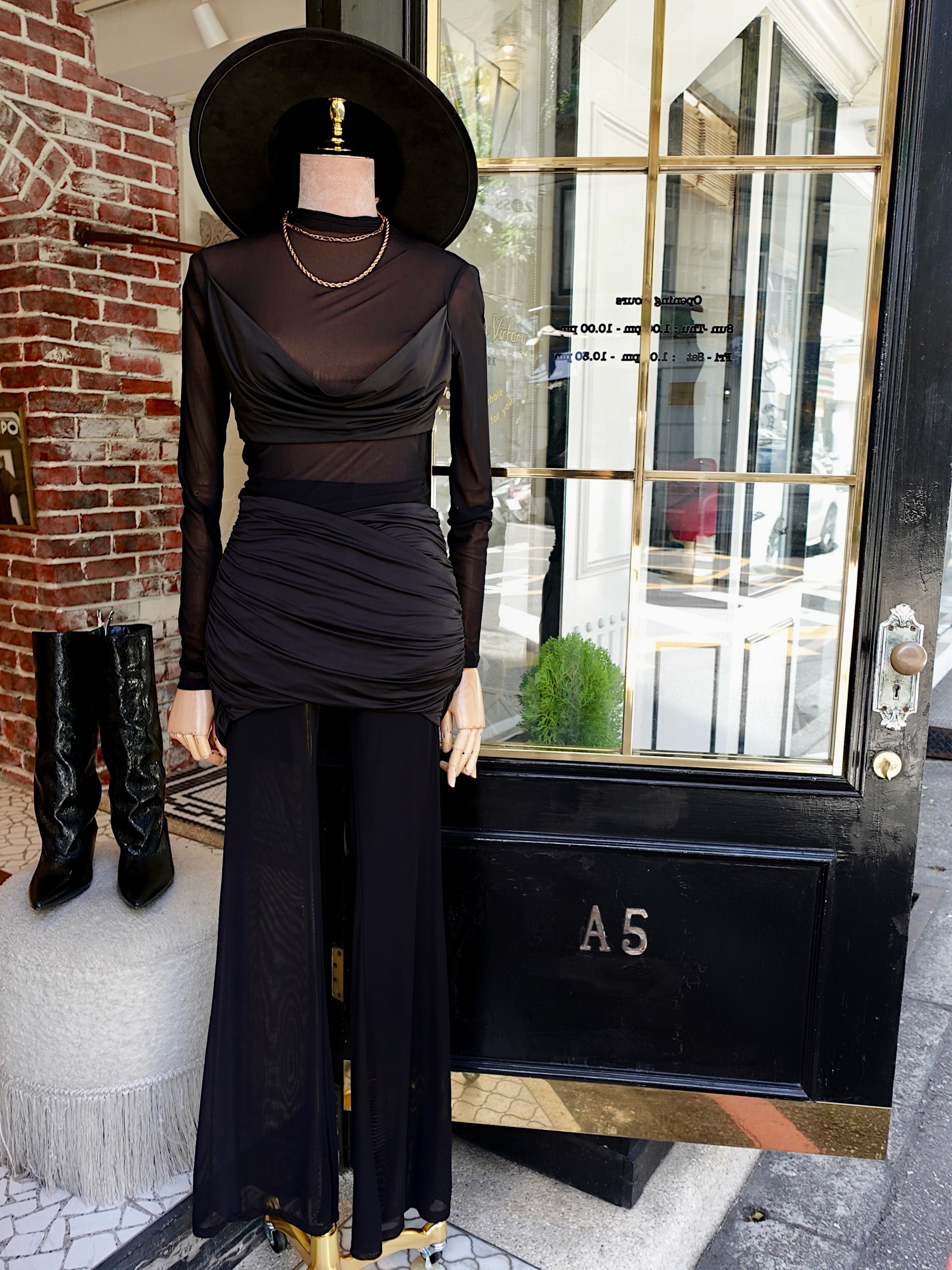 Black Ave.黑色網紗短上衣+ 高腰網紗喇叭褲套裝