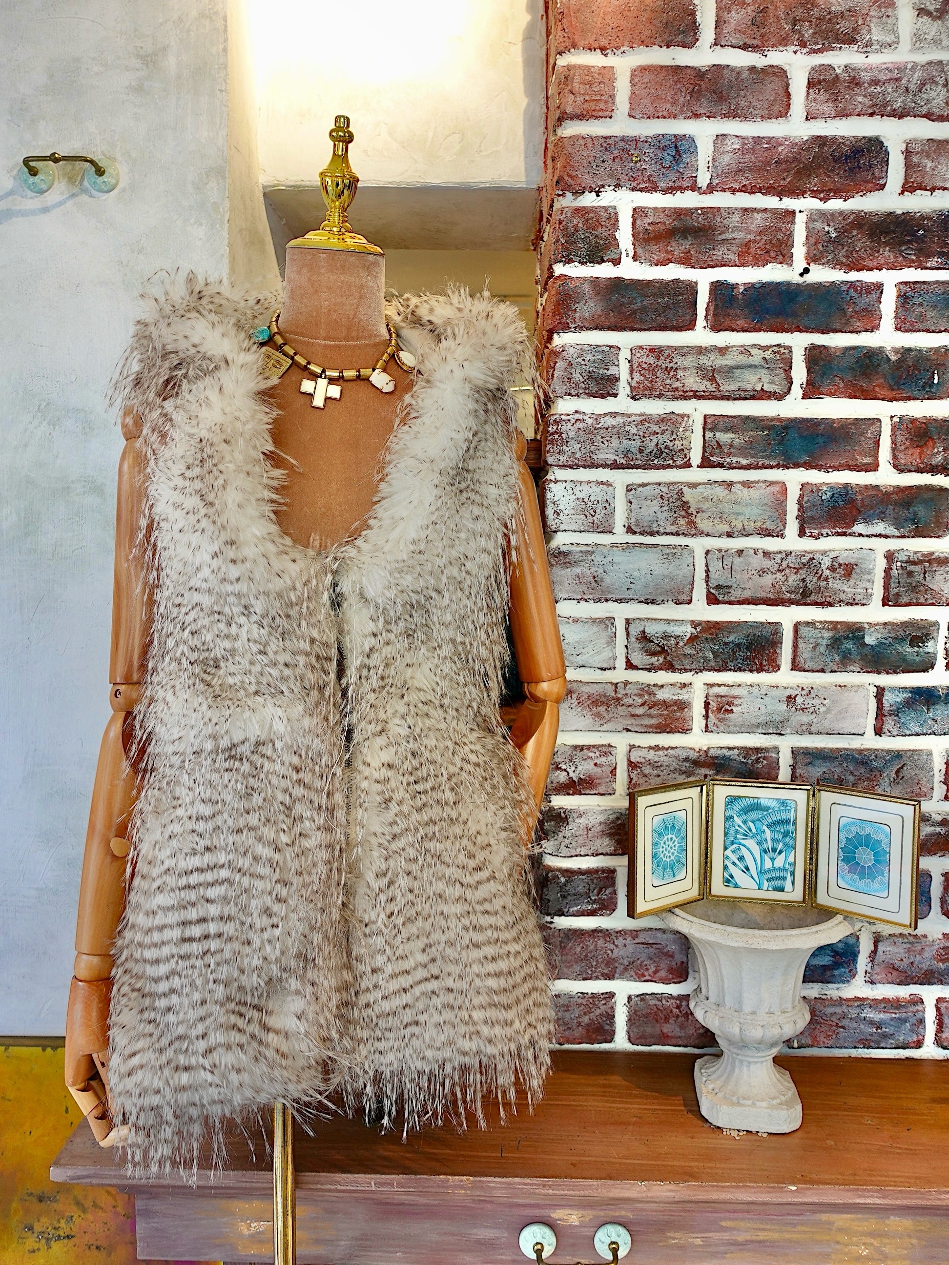 Wild Snow奶油褐雙色 Vegan皮草毛毛連身短褲Romper