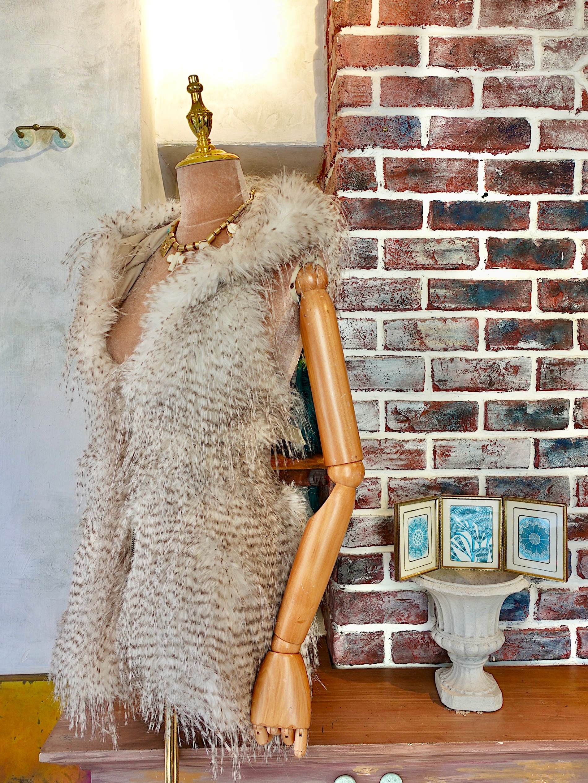 Wild Snow奶油褐雙色 Vegan皮草毛毛連身短褲Romper