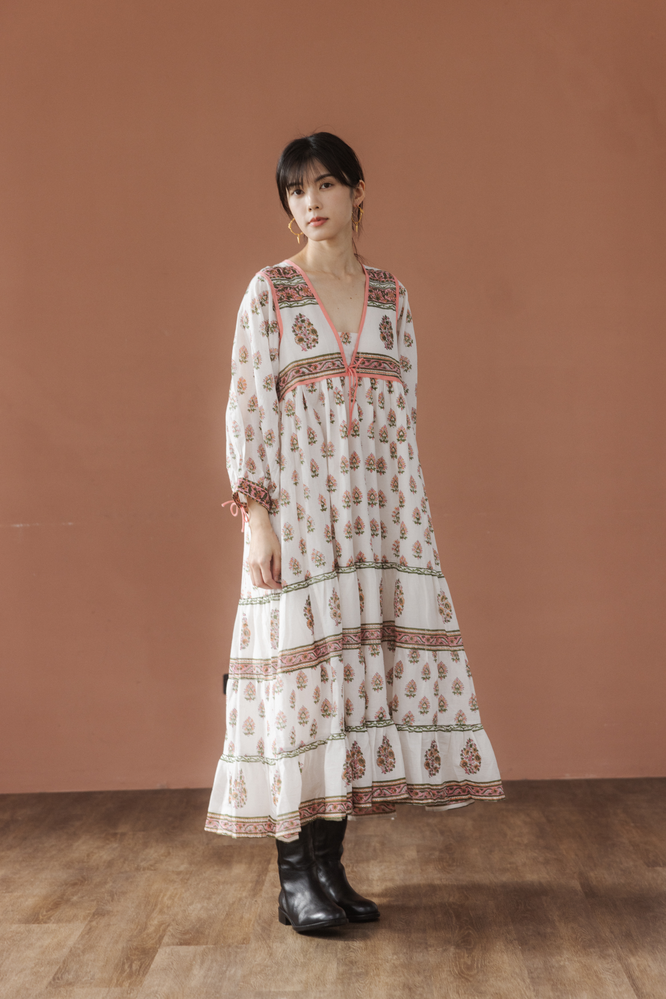 木刻印澎袖長圖騰洋_粉邊