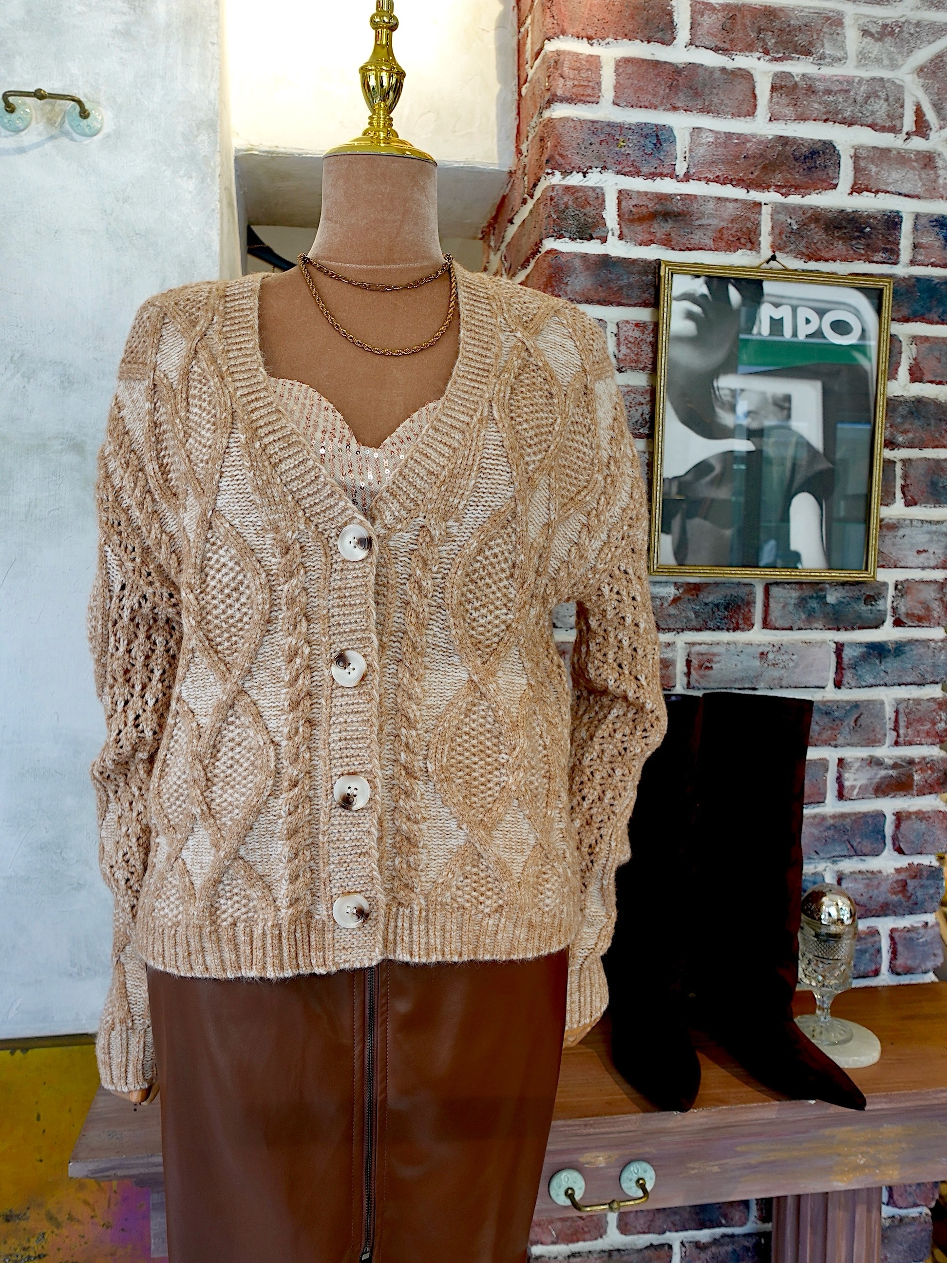 Taupe奶油褐色麻花挑洞針織Cardigan外套