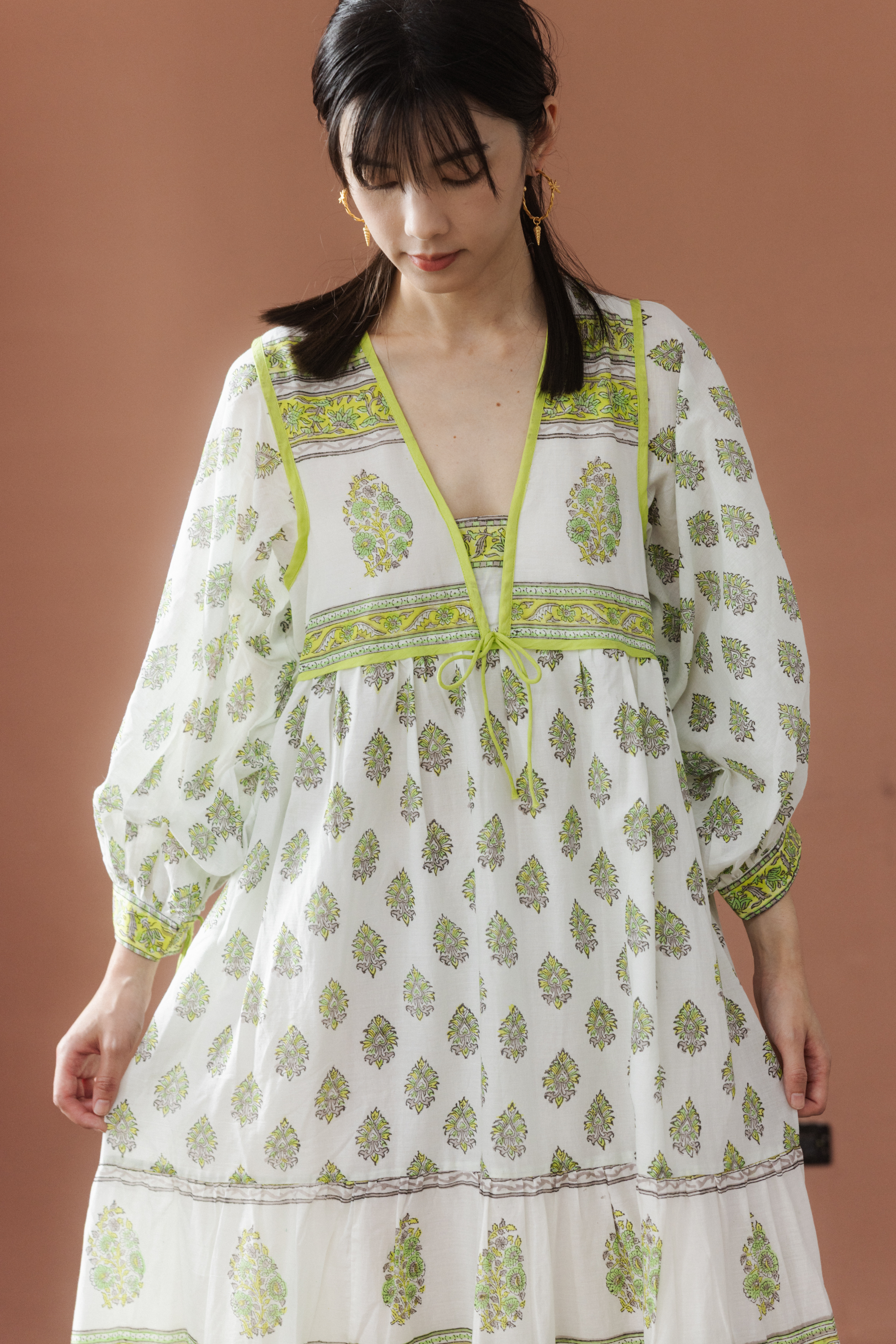 木刻印澎袖長圖騰洋_黃綠