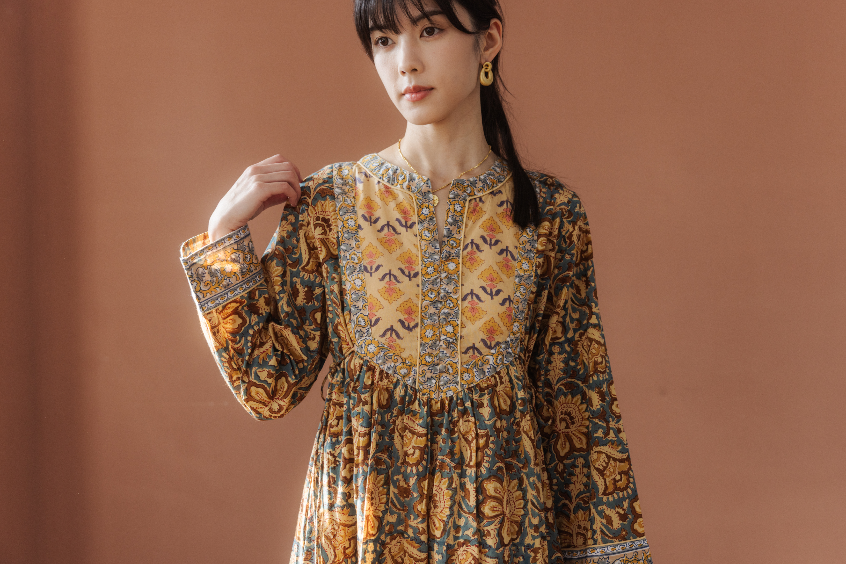 布扣側綁帶洋裝長袖洋裝_藍咖