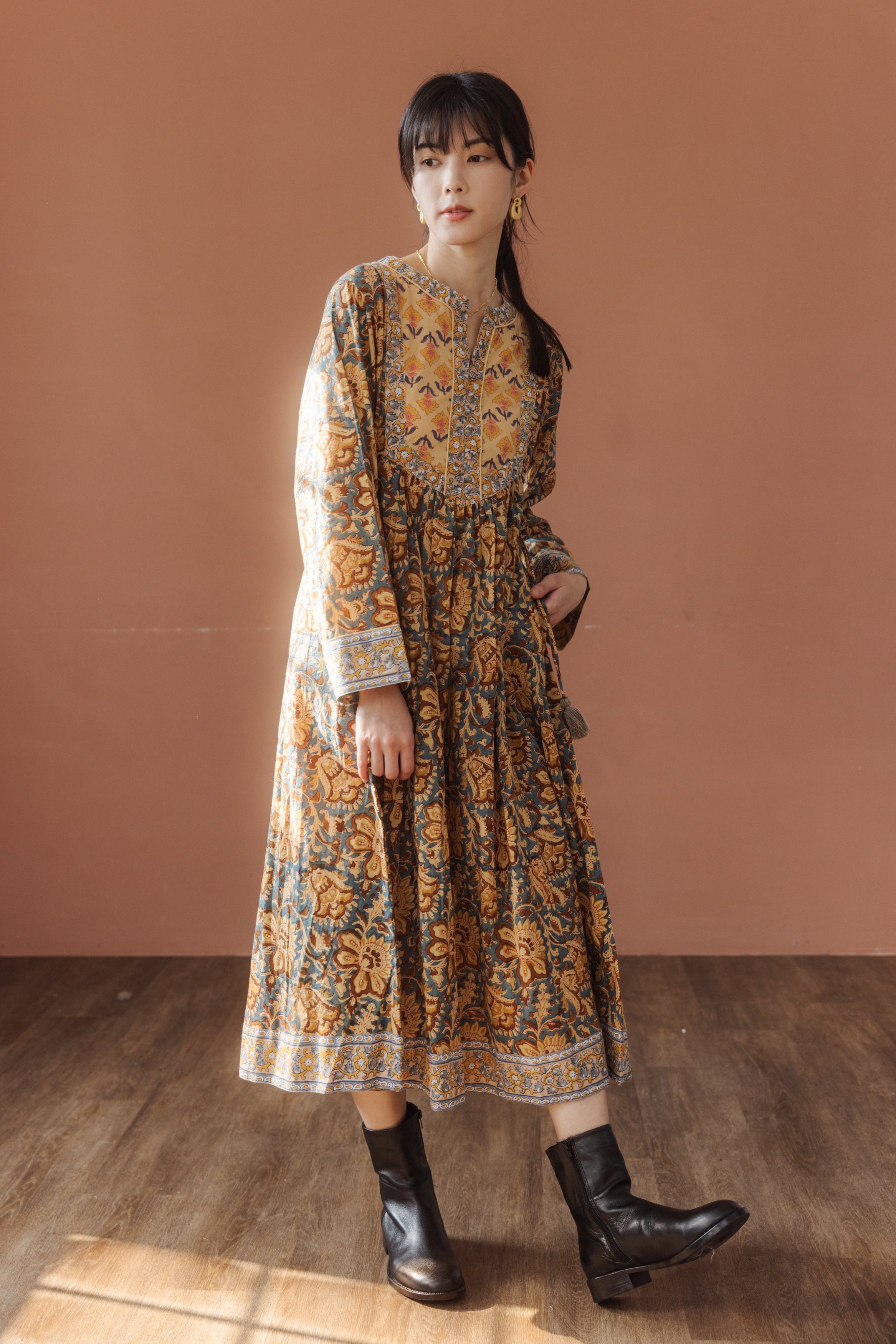 布扣側綁帶洋裝長袖洋裝_藍咖