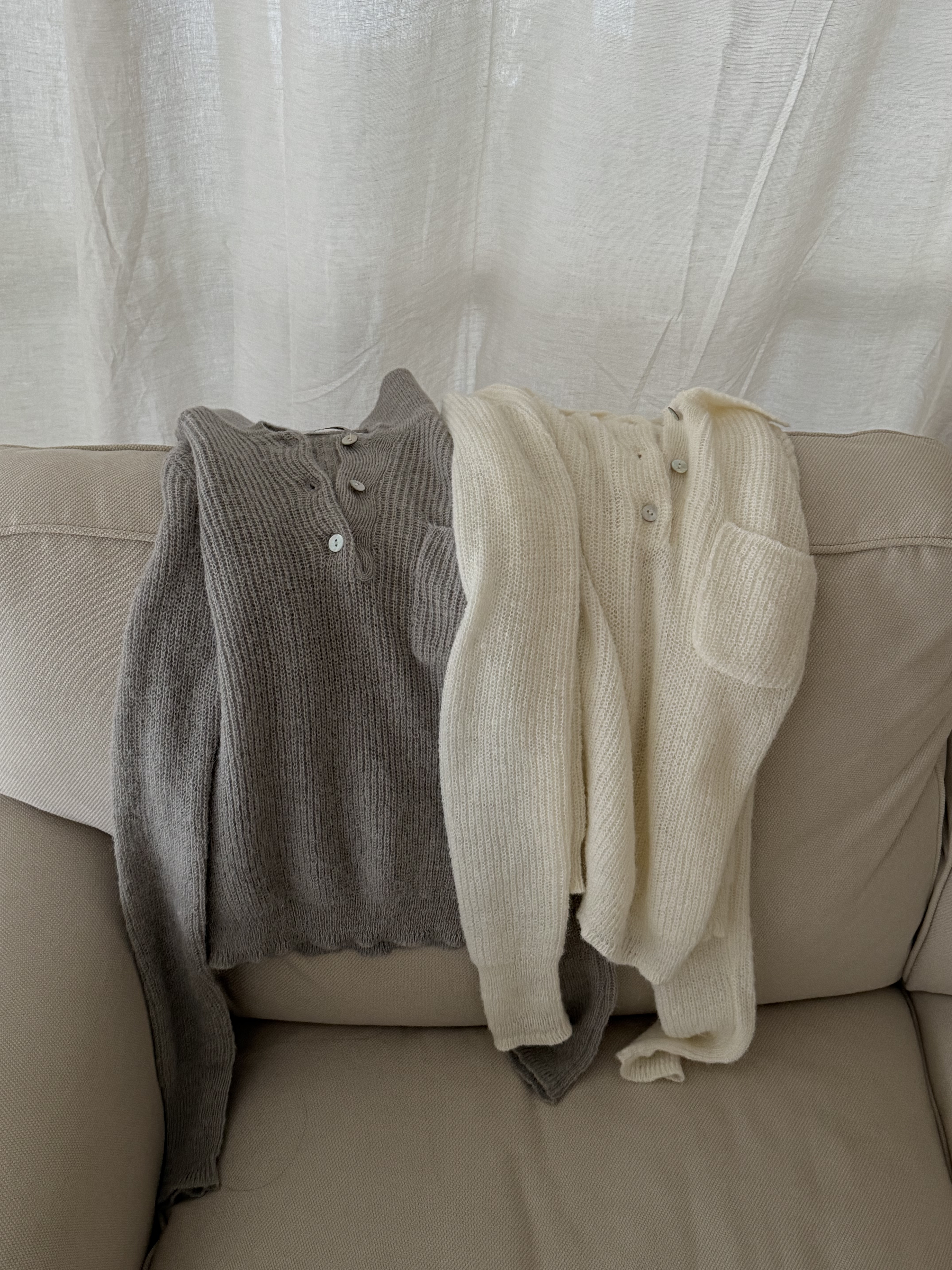 R209/輕法 透膚軟領針織衫